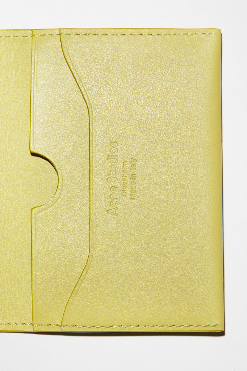 Leather card case - Apple green 4