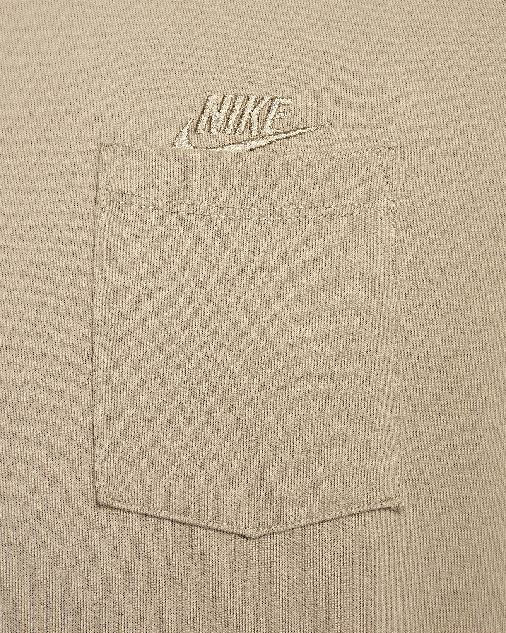 Nike Sportswear Premium Essentials Men's Pocket T-Shirt - 4