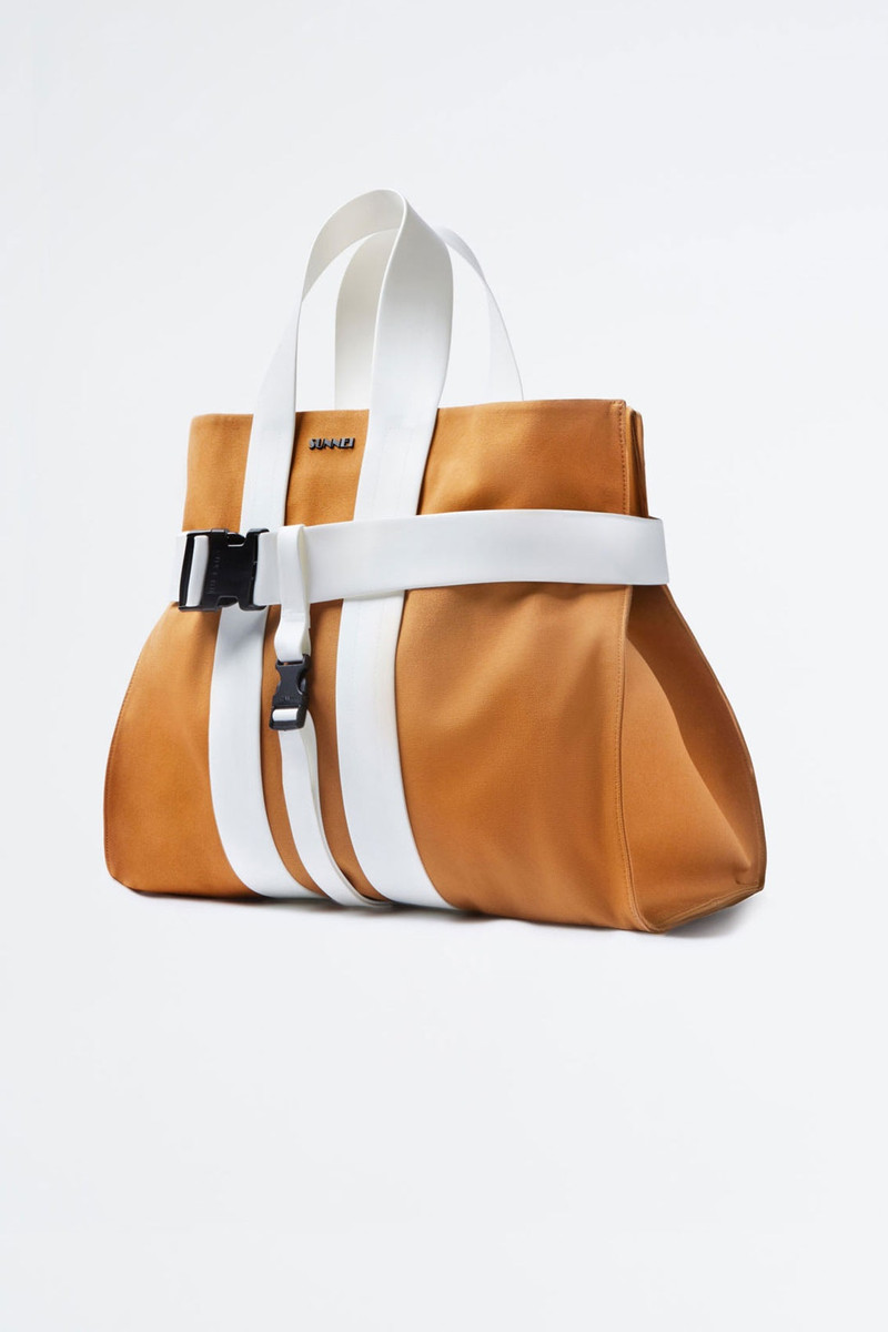 SUNNEI PARALLELEPIPEDO MESSENGER BAG / caramel & white outlook