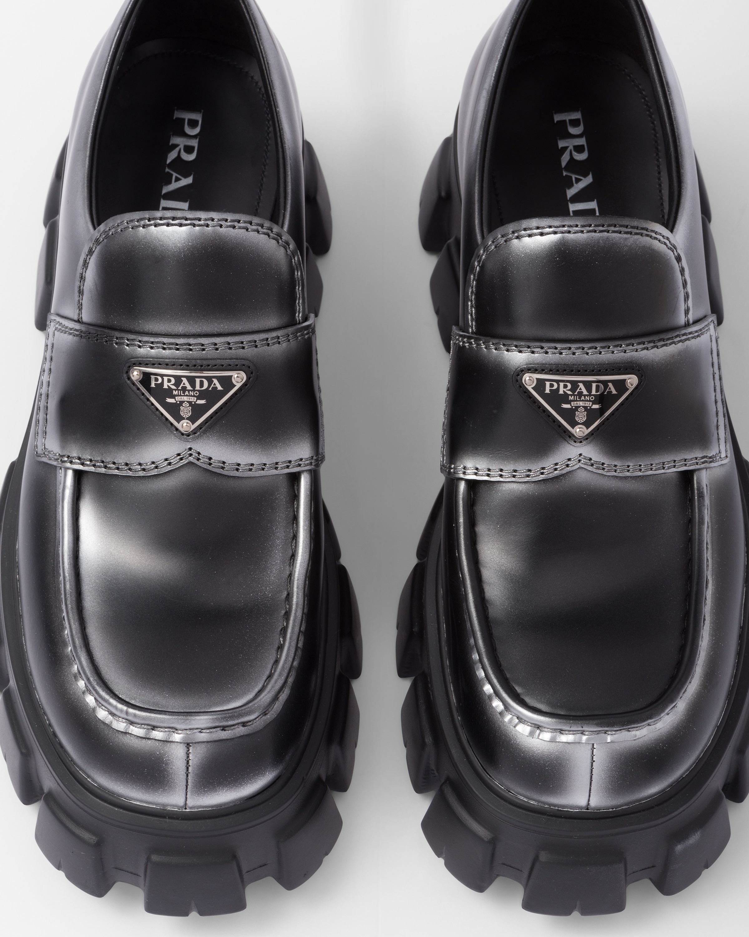 Monolith nuanced brushed leather loafers - 6