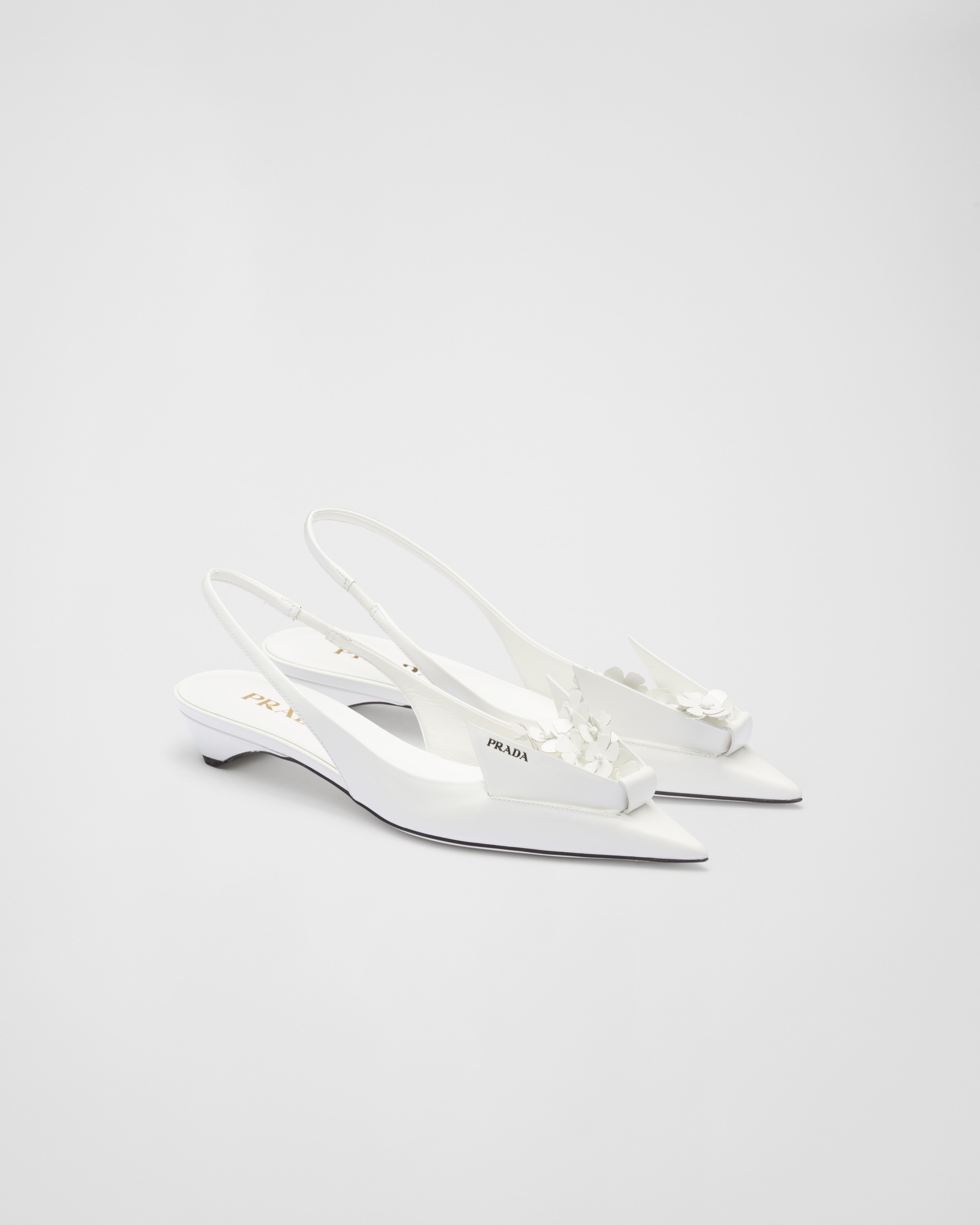 サンダル・ミュール PRADA | RUNWAY Brushed leather slingback pumps with floral Prada Brushed Leather Slingback Pumps With Floral Appliques