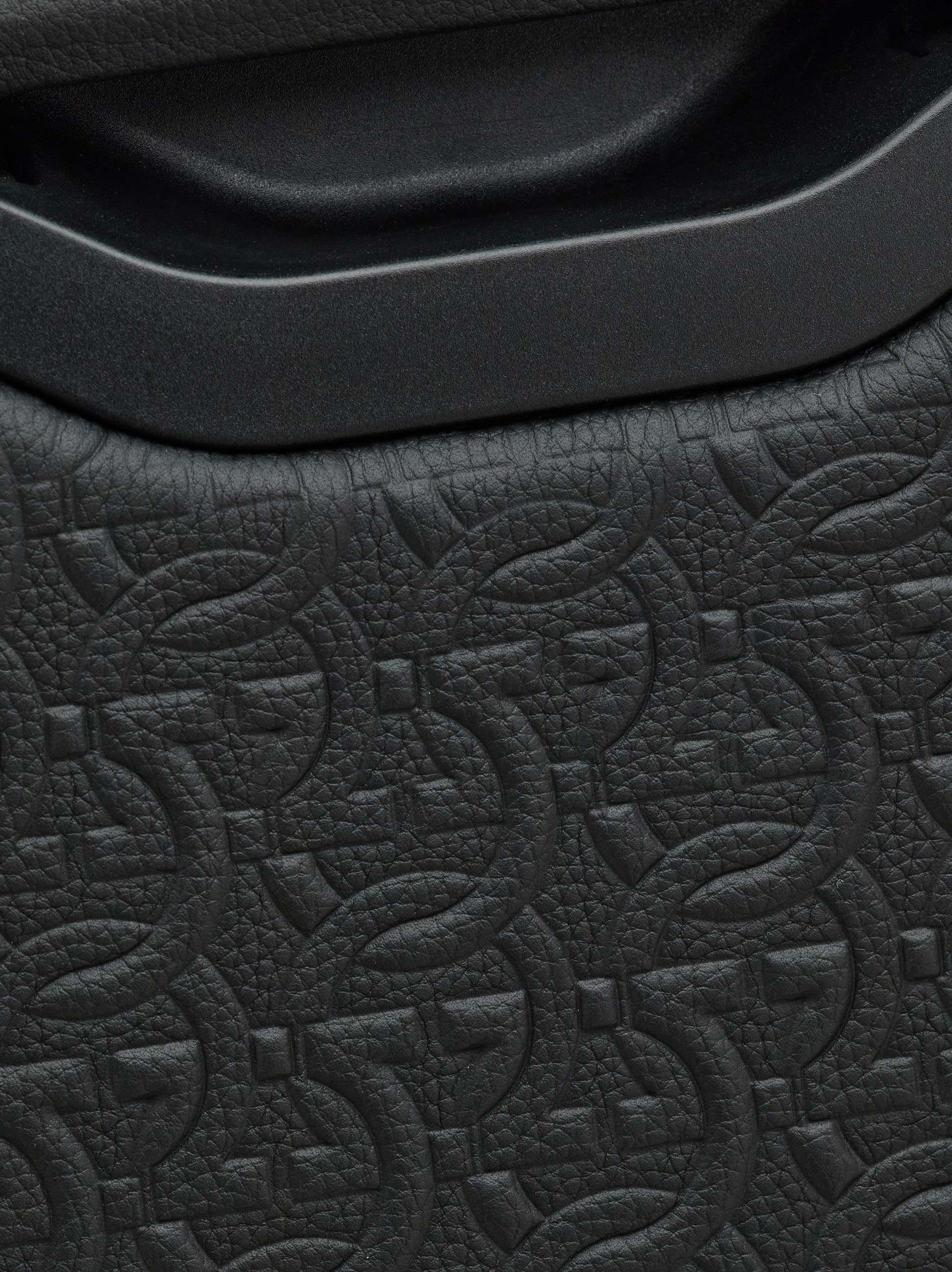 Embossed hand luggage - 5