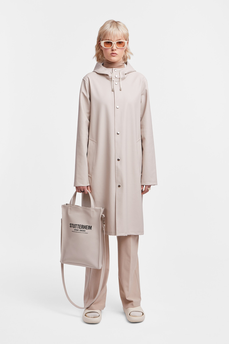 Stutterheim Stockholm Long Raincoat Light Sand outlook