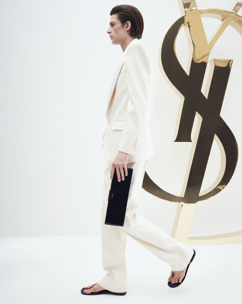 SAINT LAURENT midnight large clutch in patent leather outlook