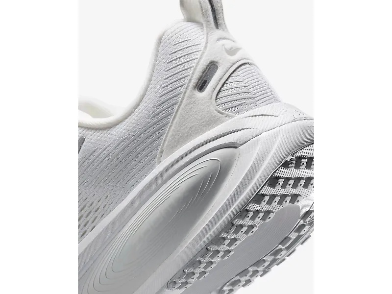 Nike Vomero 18 - 8