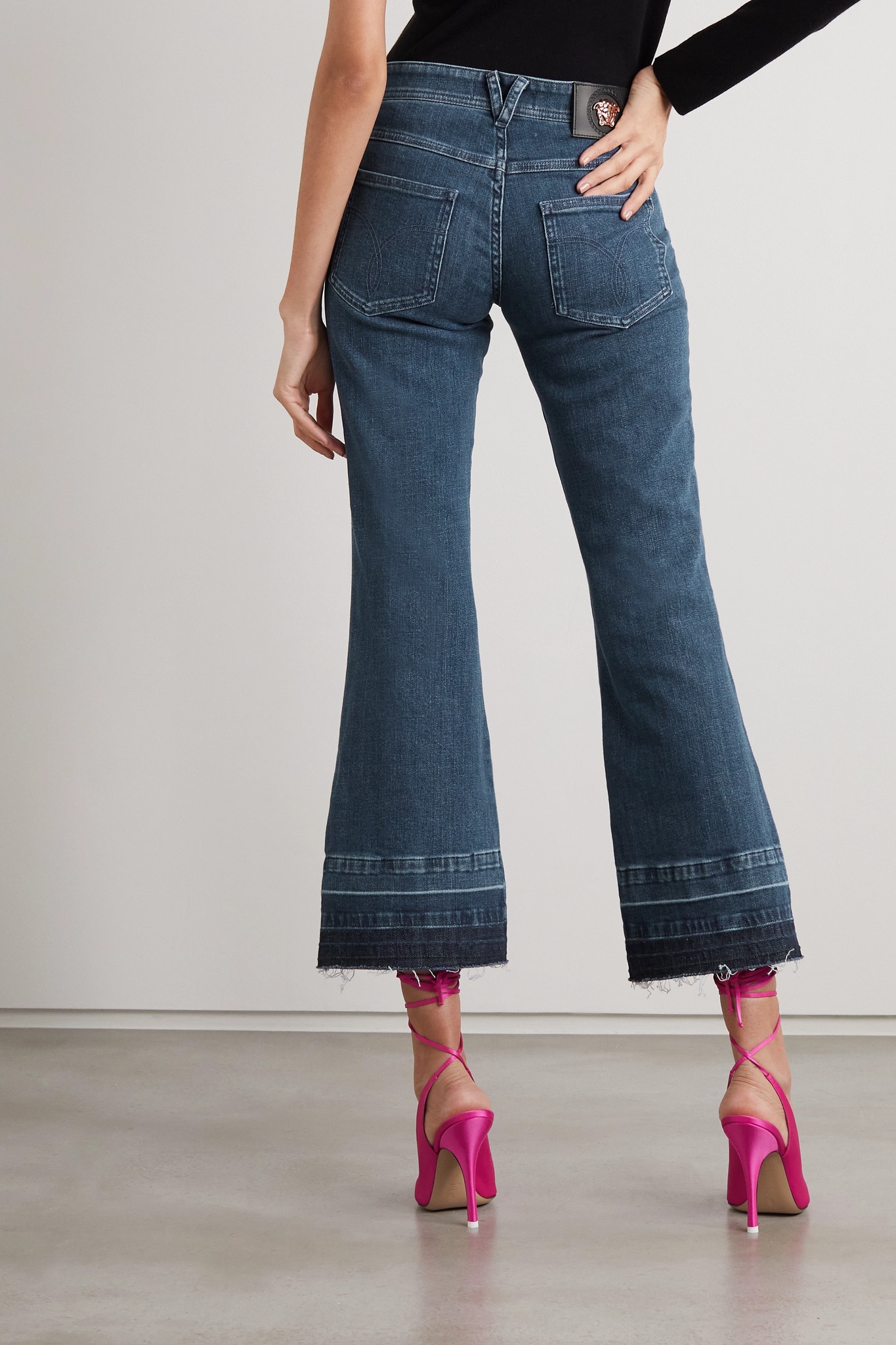 Cropped high-rise flared jeans - 4