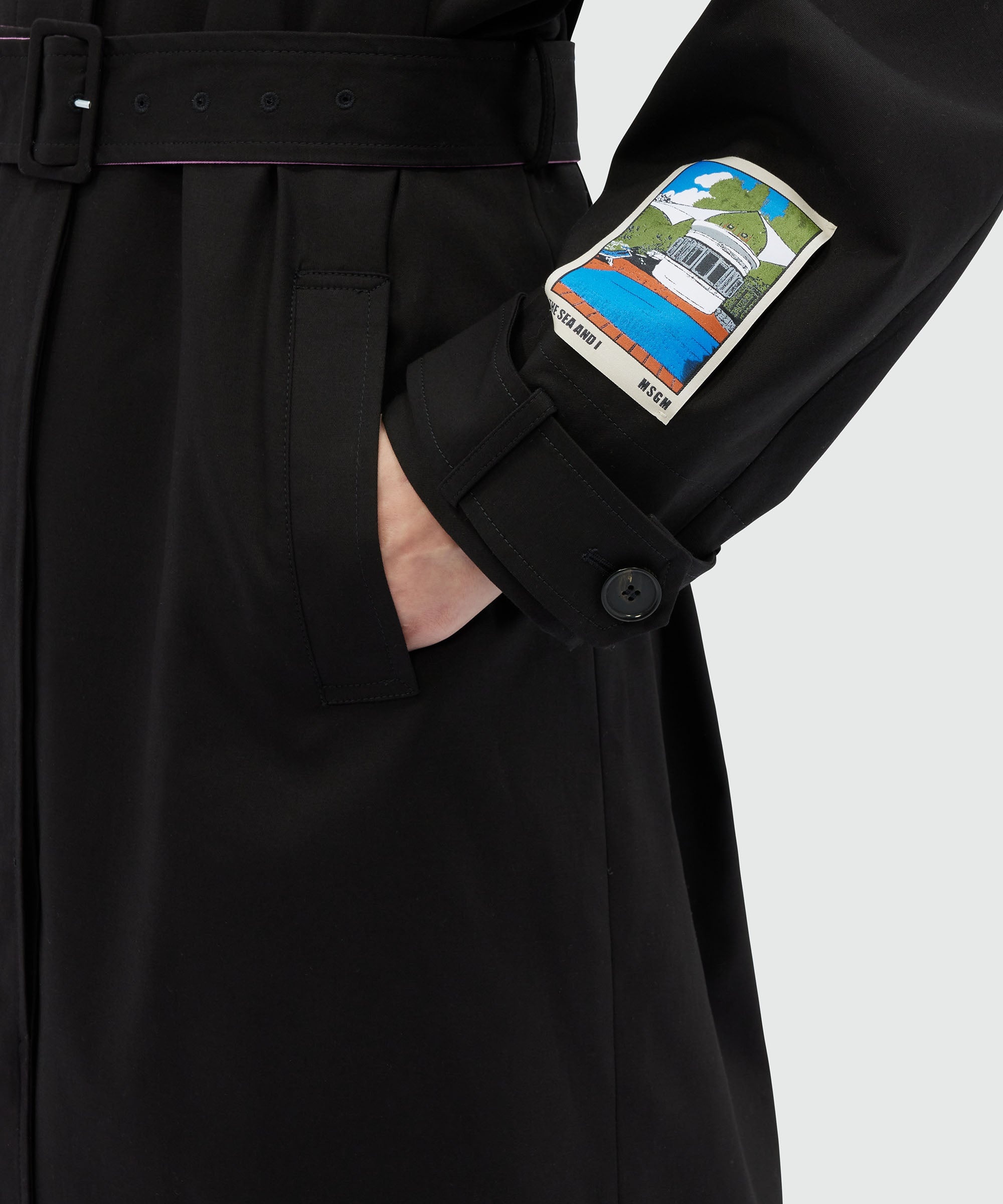 Gabardine trench coat with "Waves" motif - 5
