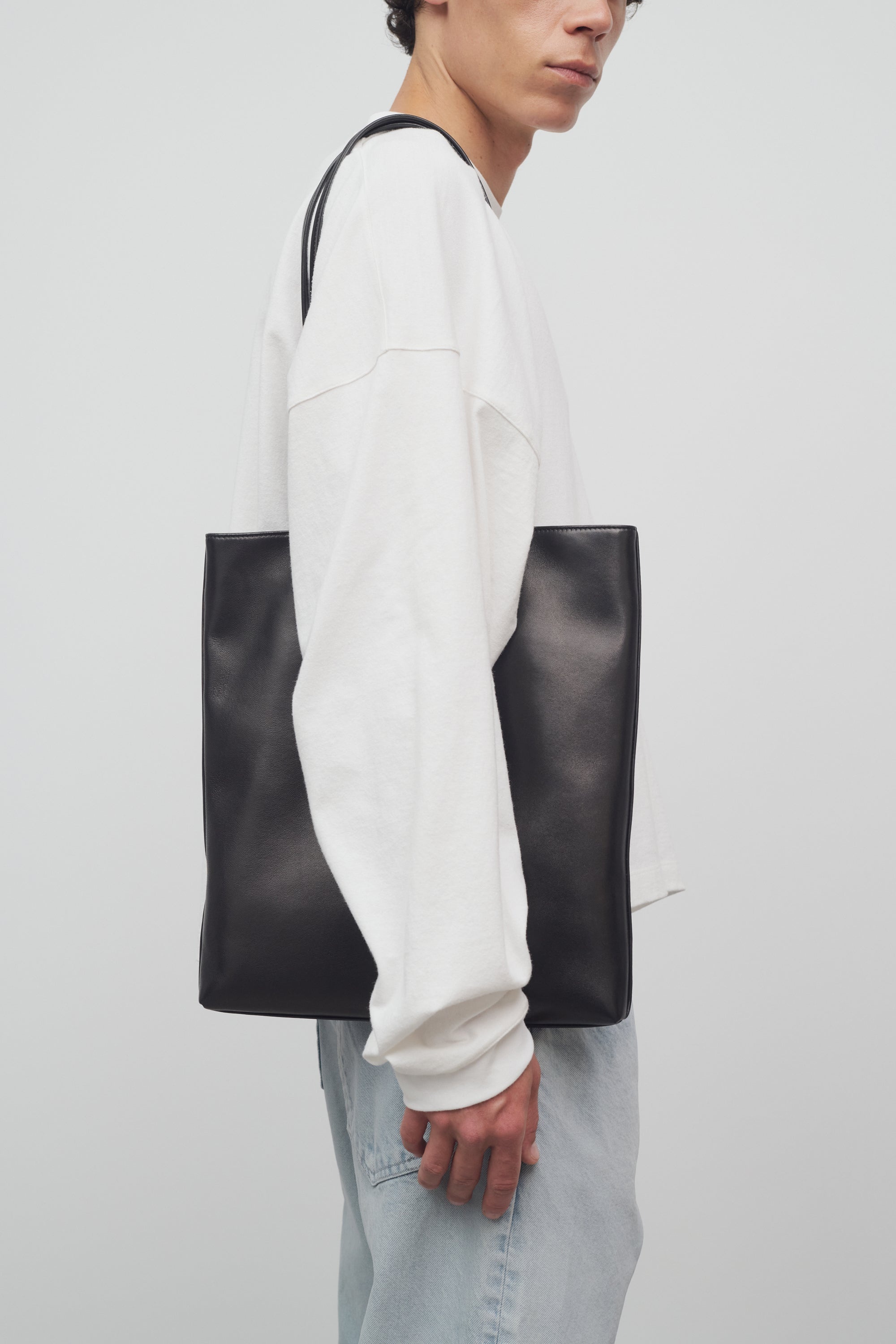 Flat Tote in Leather - 4