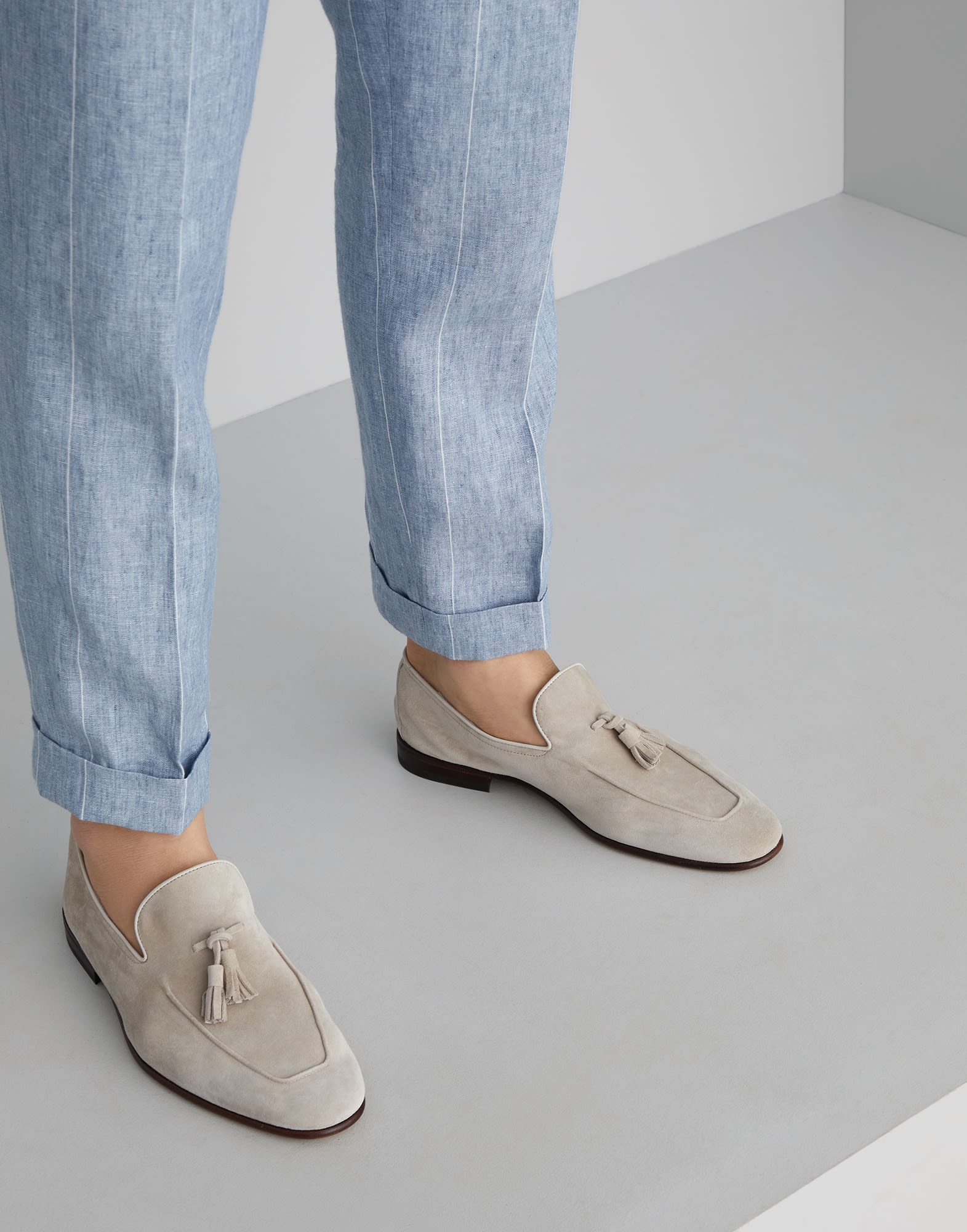 Suede unlined loafers with tassels - 4