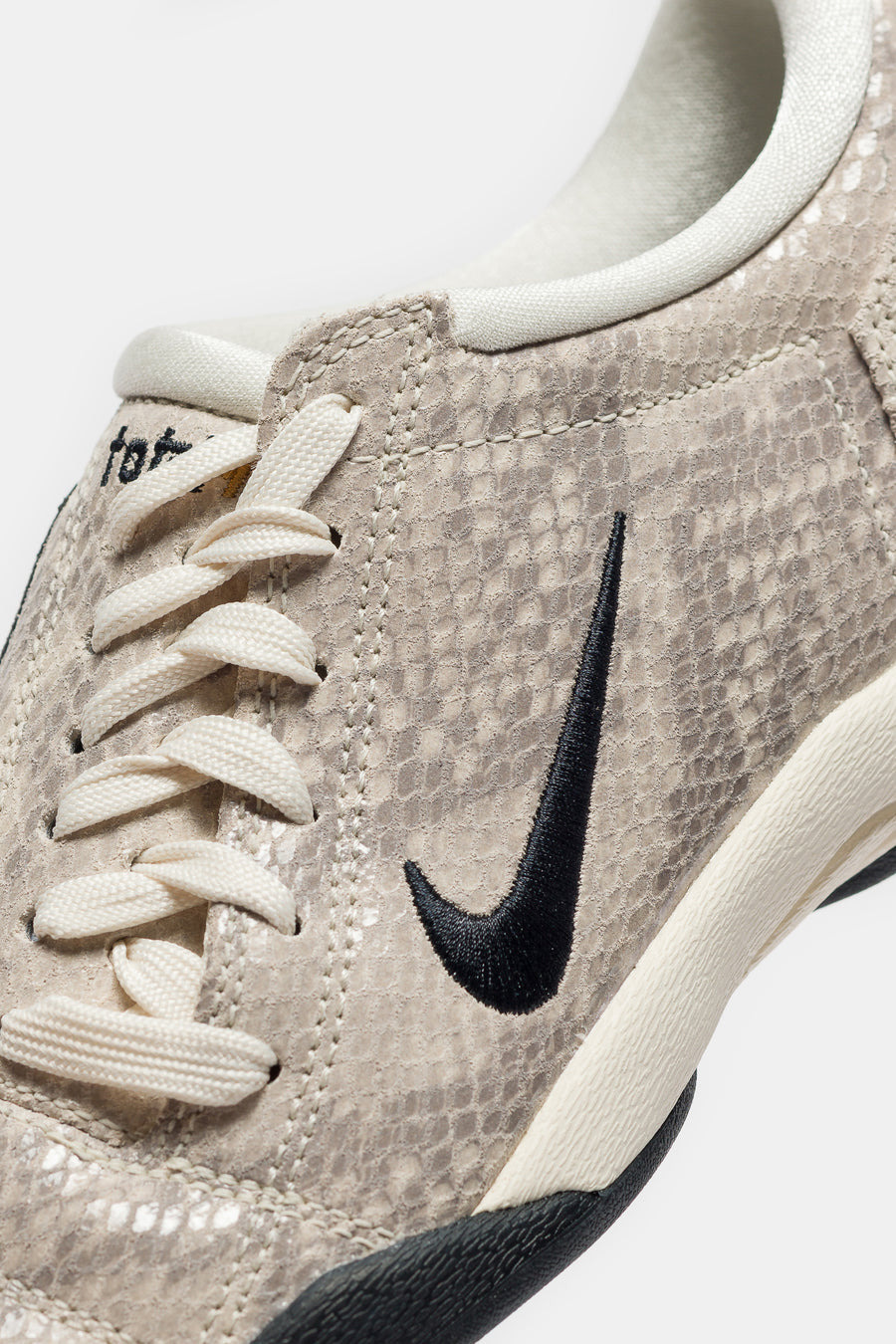 T90 SE Sneaker in Pale Ivory/Black/Pale Ivory - 5