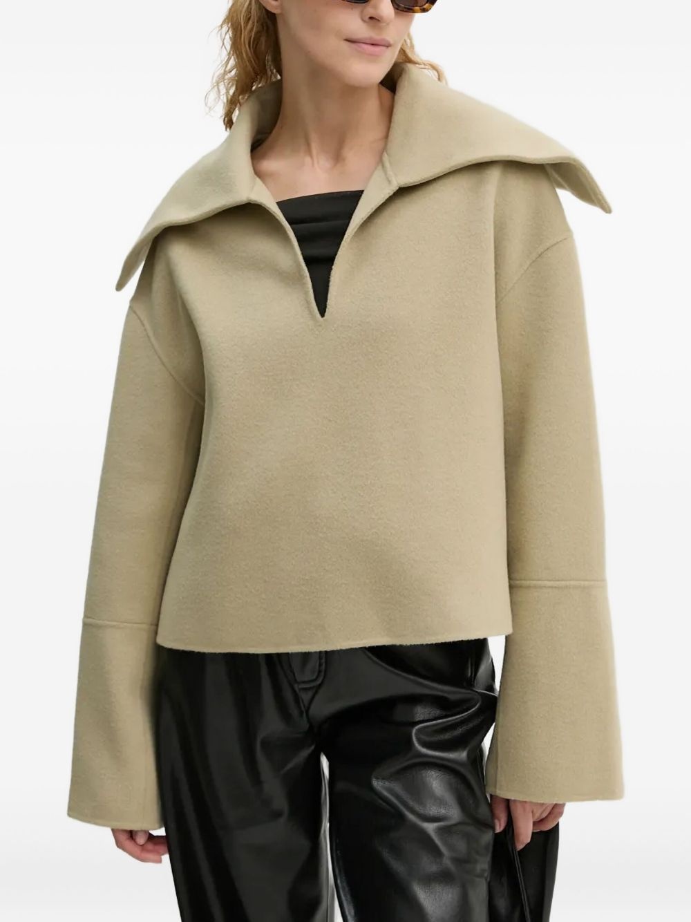 oversized-collar top - 2