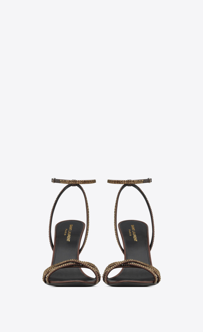 Ava 105는 sandals를 embellished 3