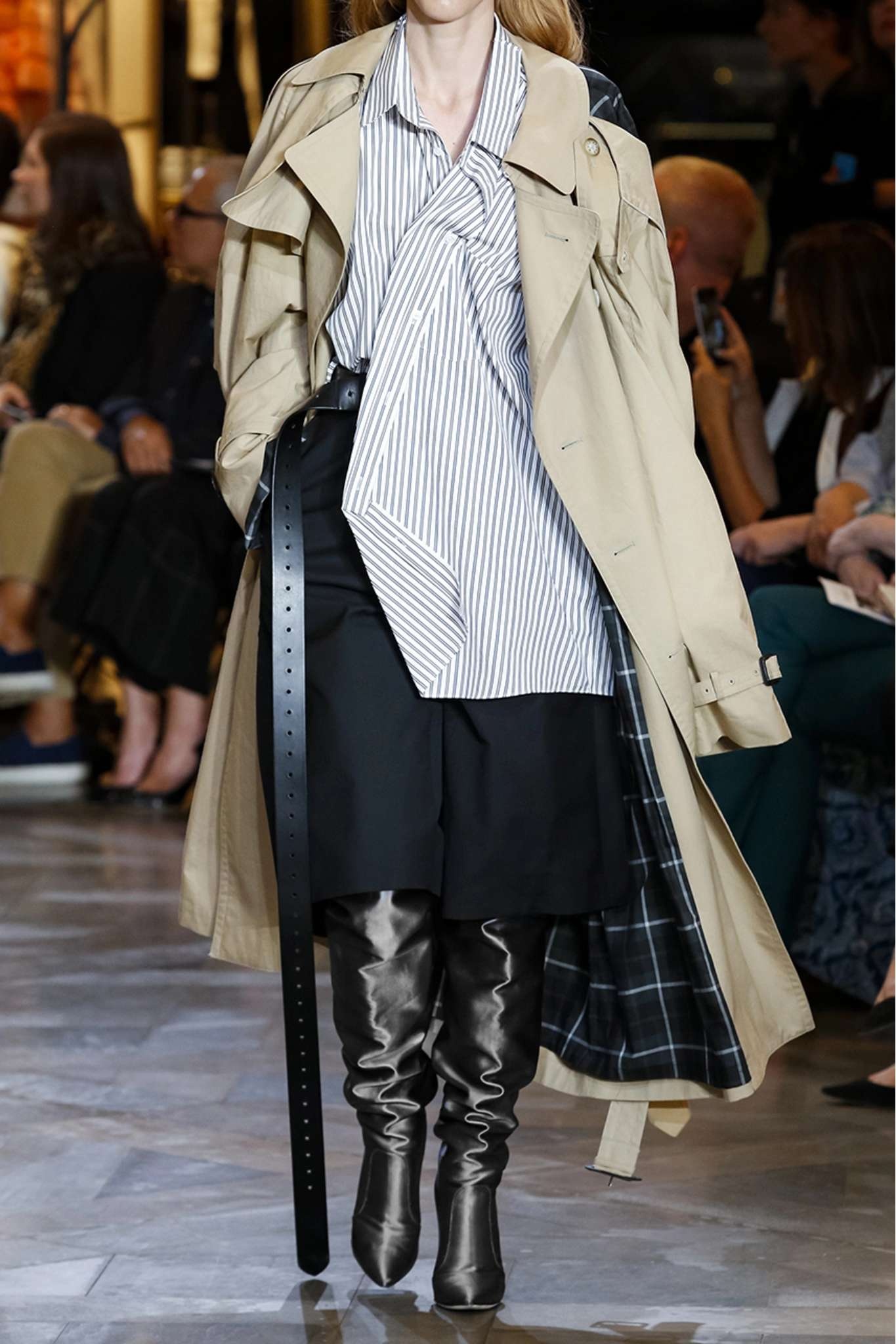 + Manolo Blahnik printed satin thigh boots - 5