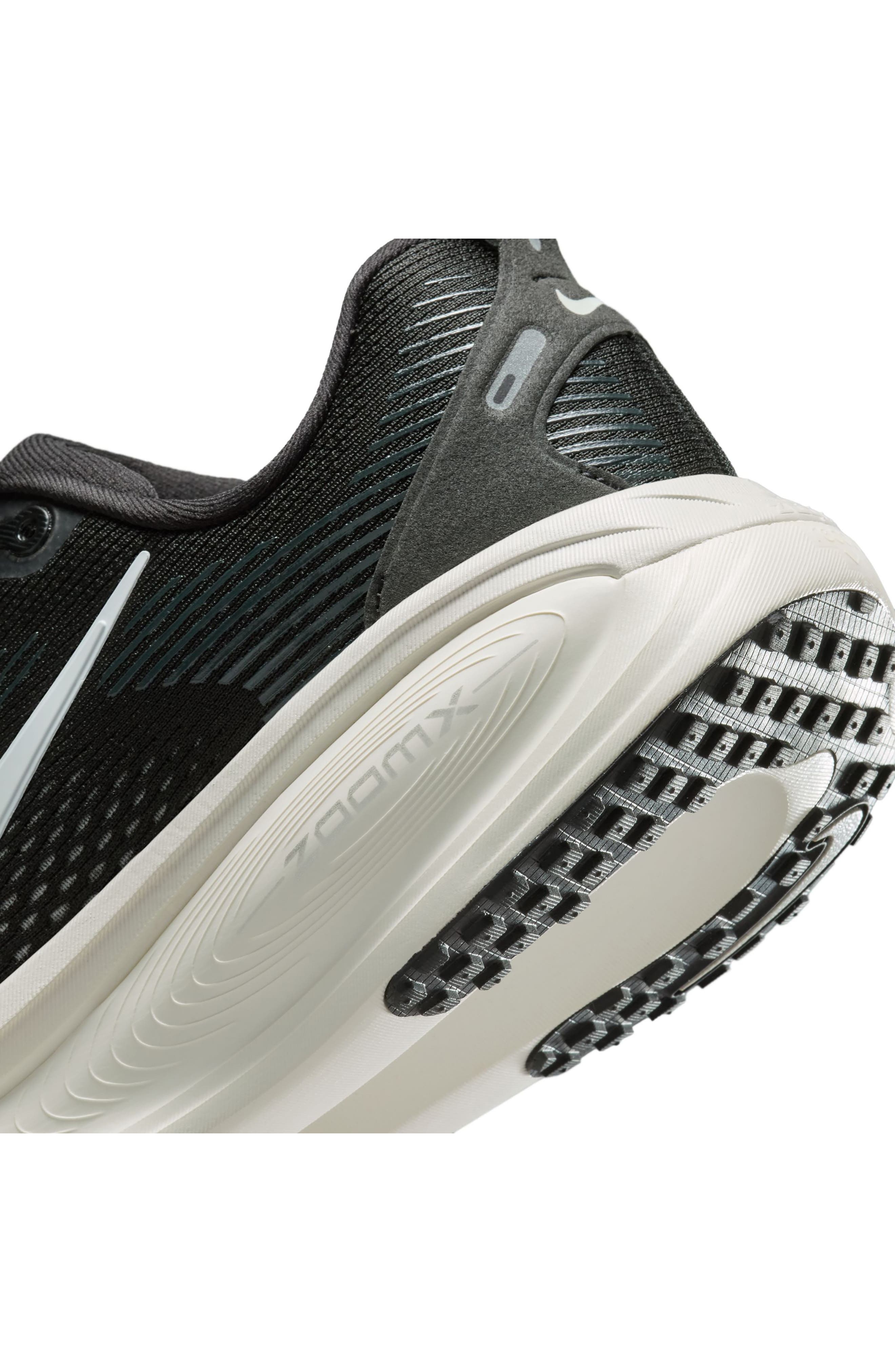 Nike Vomero 18 Running Shoe in 005 Black/smtwht at Nordstrom - 9