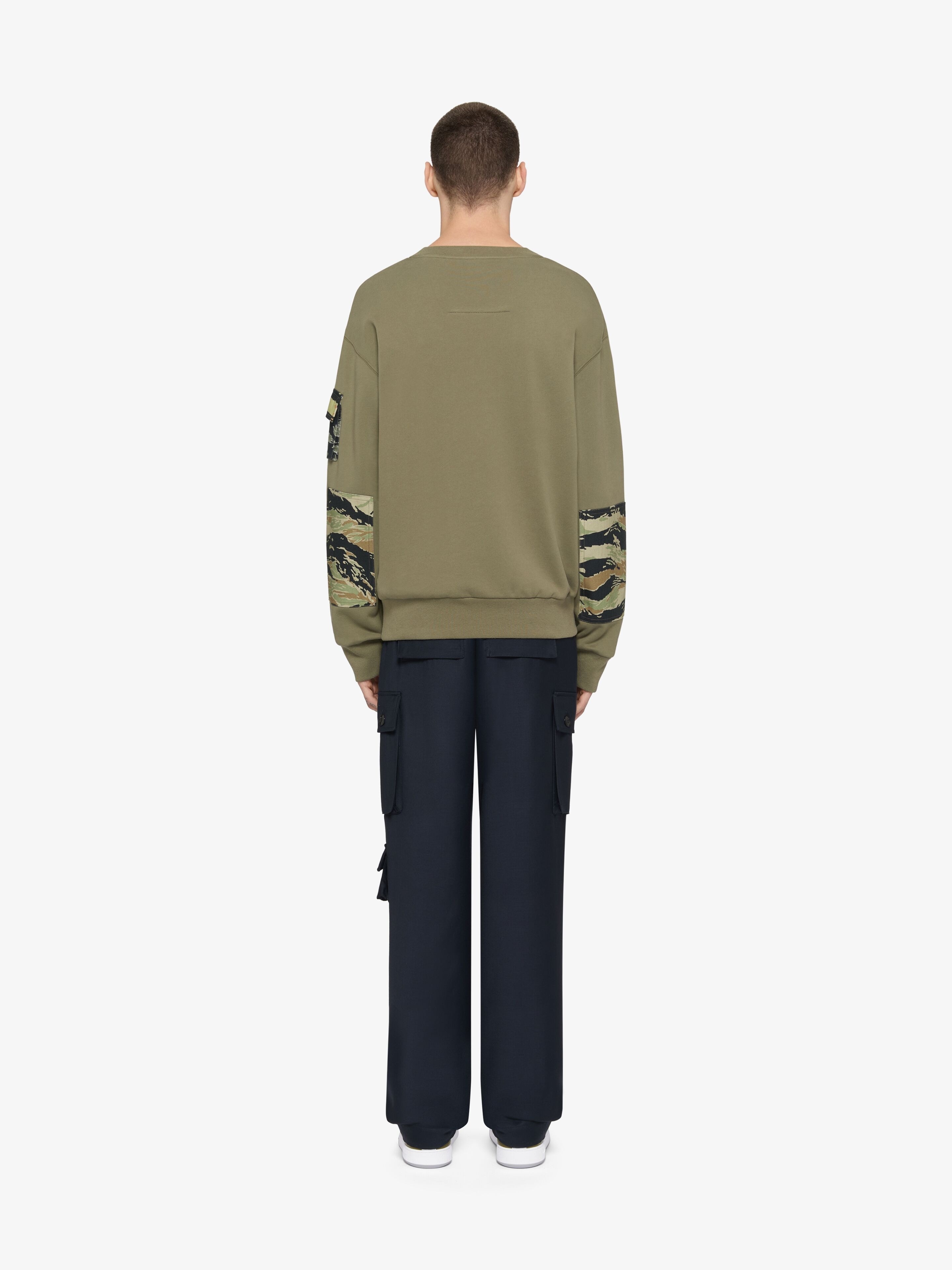 SWEATSHIRT IN FLEECE WITH CAMO PATCHES - 3