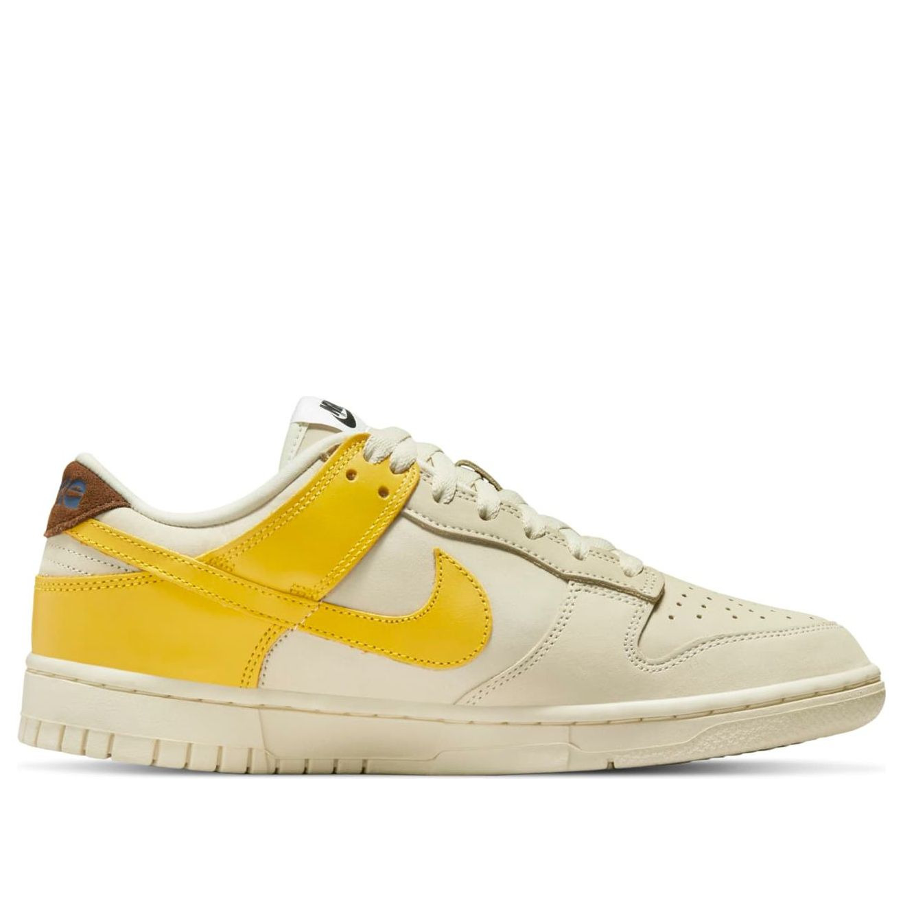 (WMNS) Nike Dunk Low LX 'Banana' DR5487-100 - 2