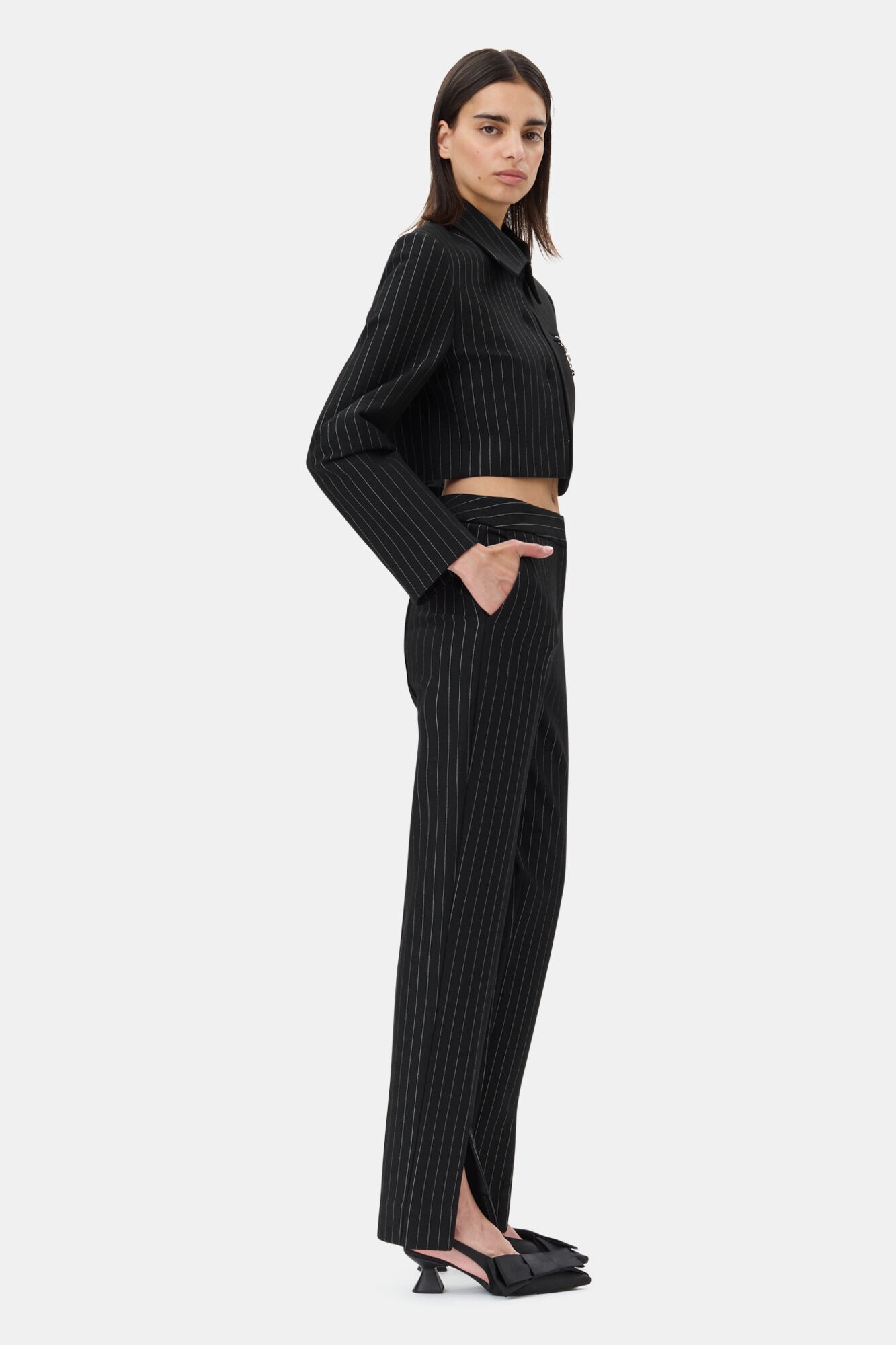 BLACK PINSTRIPED CROPPED BLAZER - 4