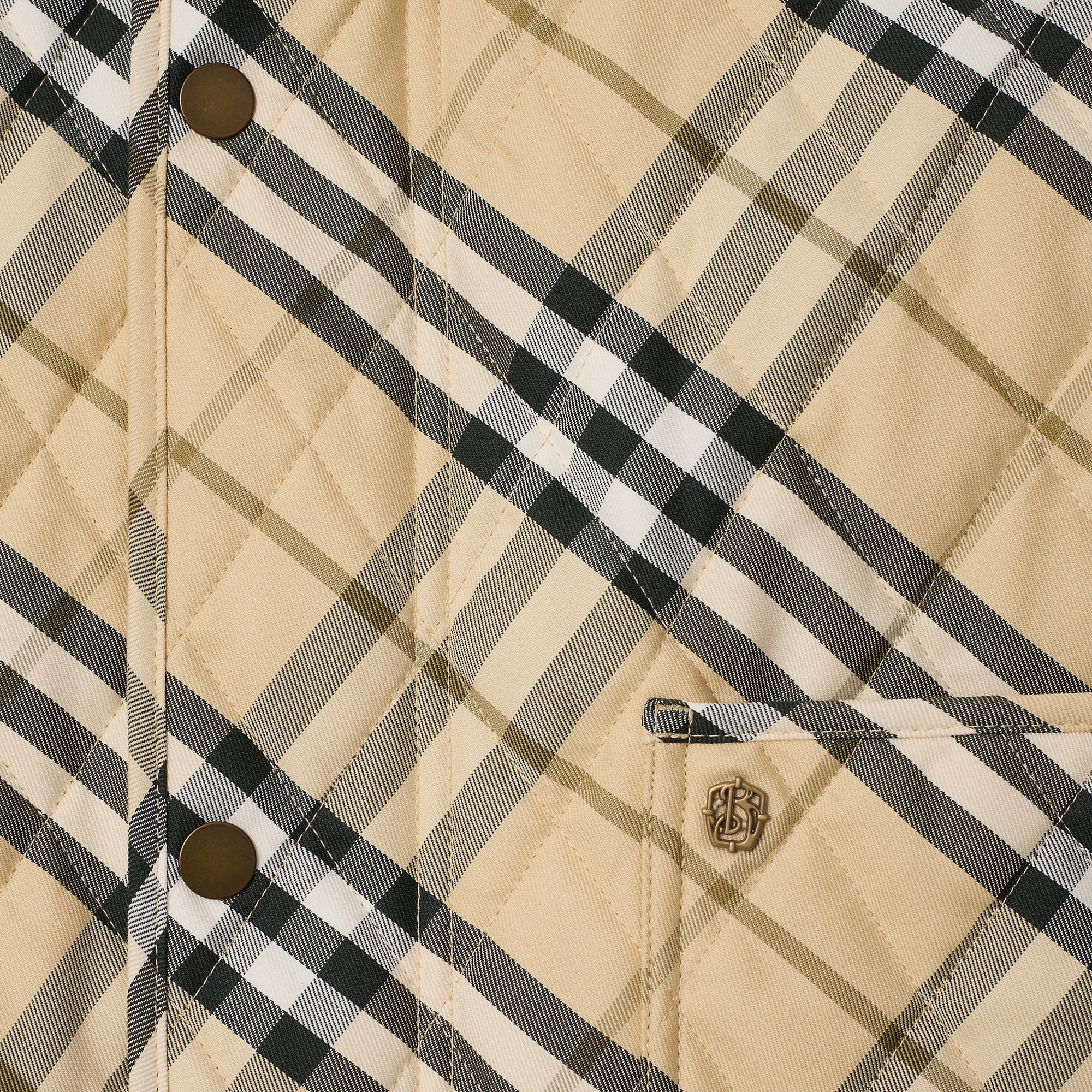 ジャケット Burberry Cropped Check Quilted Barn Jacket Burberry Cropped Check Quilted Barn Jacket | REVERSIBLE