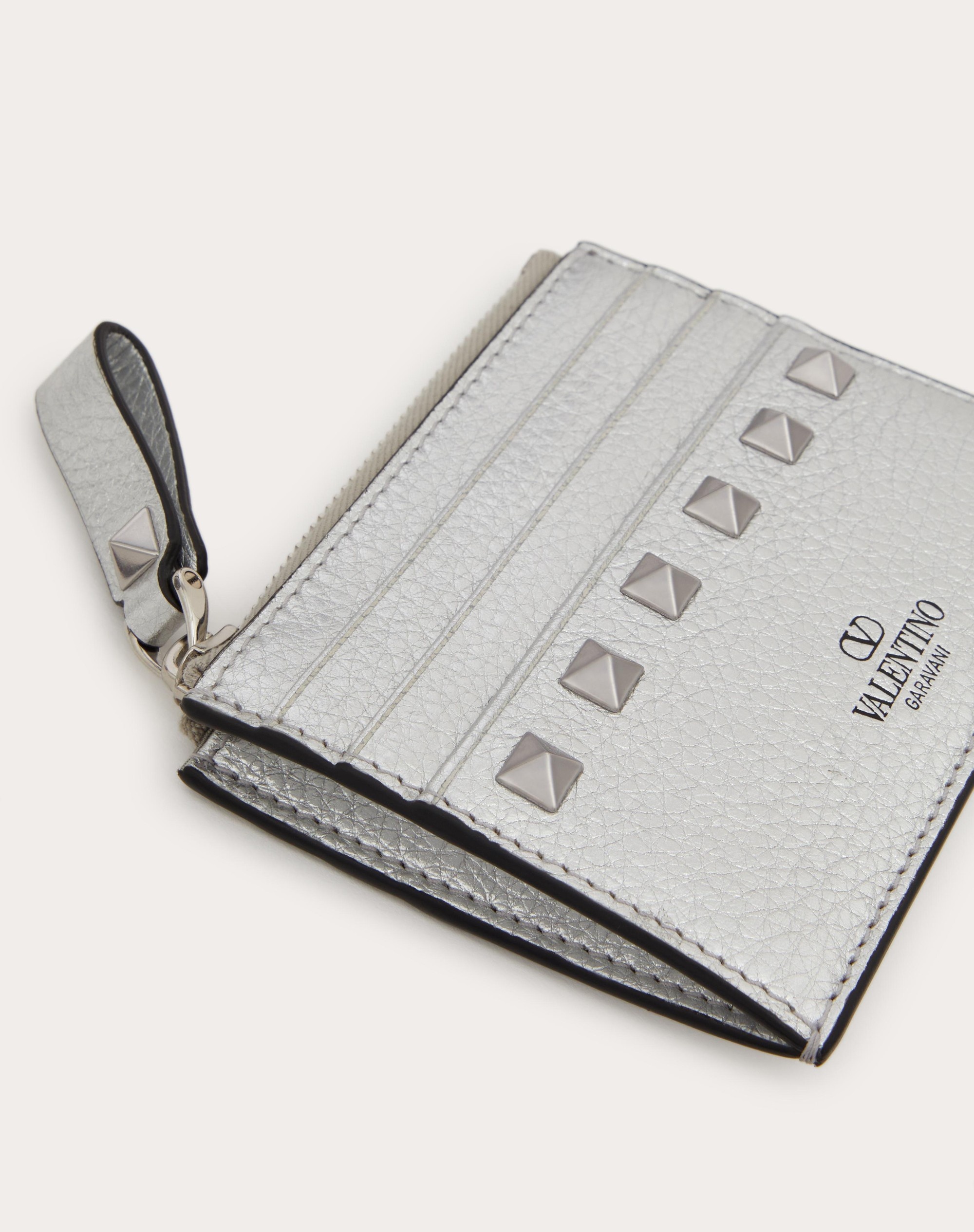 ROCKSTUD GRAINY METALLIC CALFSKIN CARD HOLDER WITH ZIPPER - 2