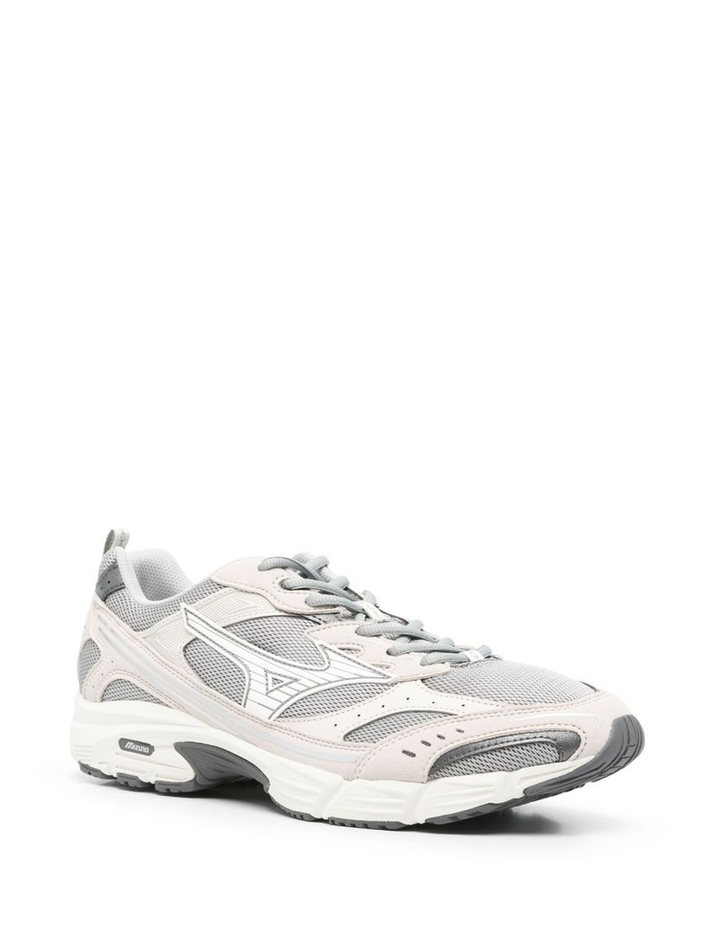 Mizuno Contender sneakers outlook