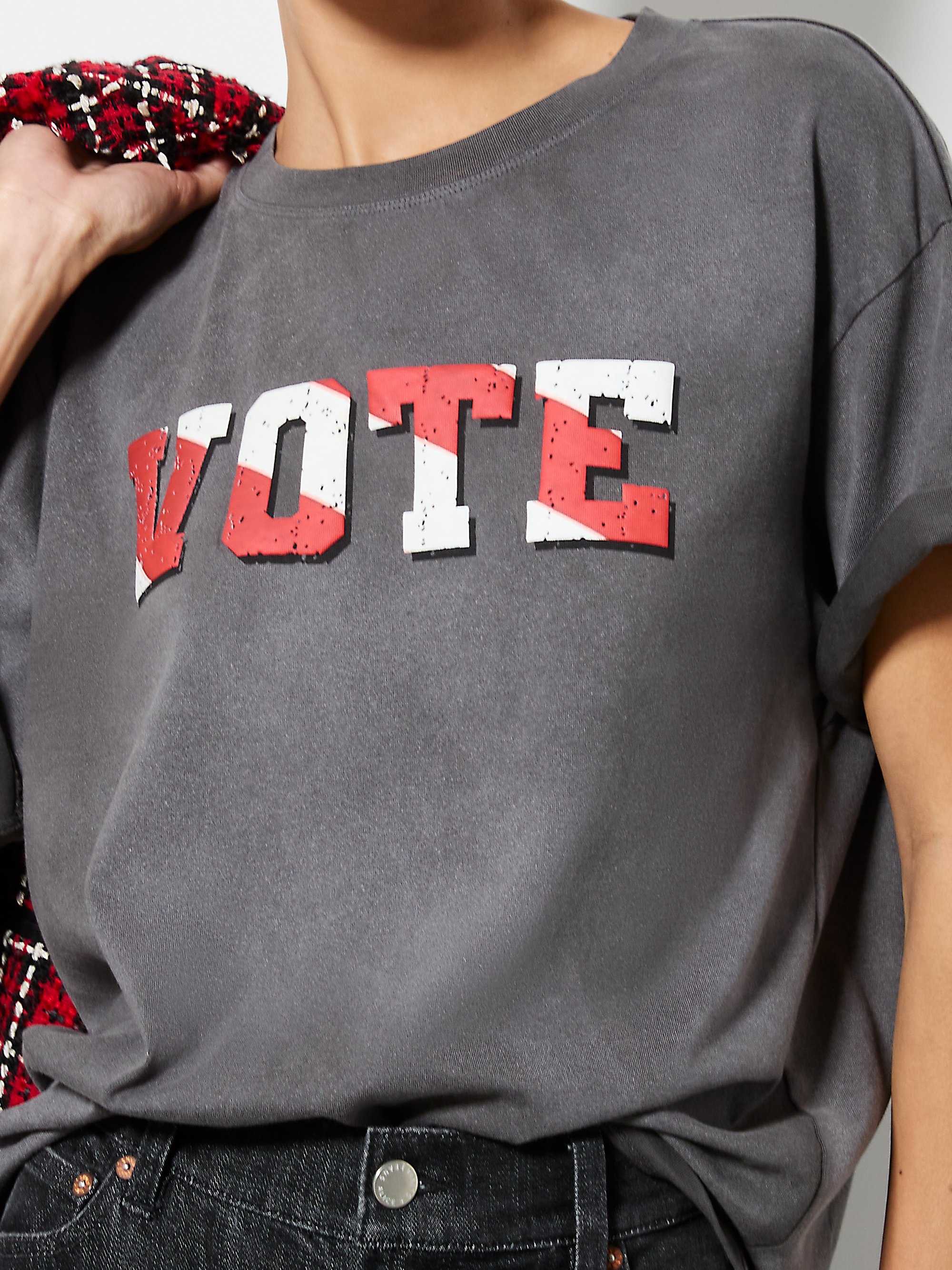 A+O X I AM A VOTER® EVAN OVERSIZED TEE - 5