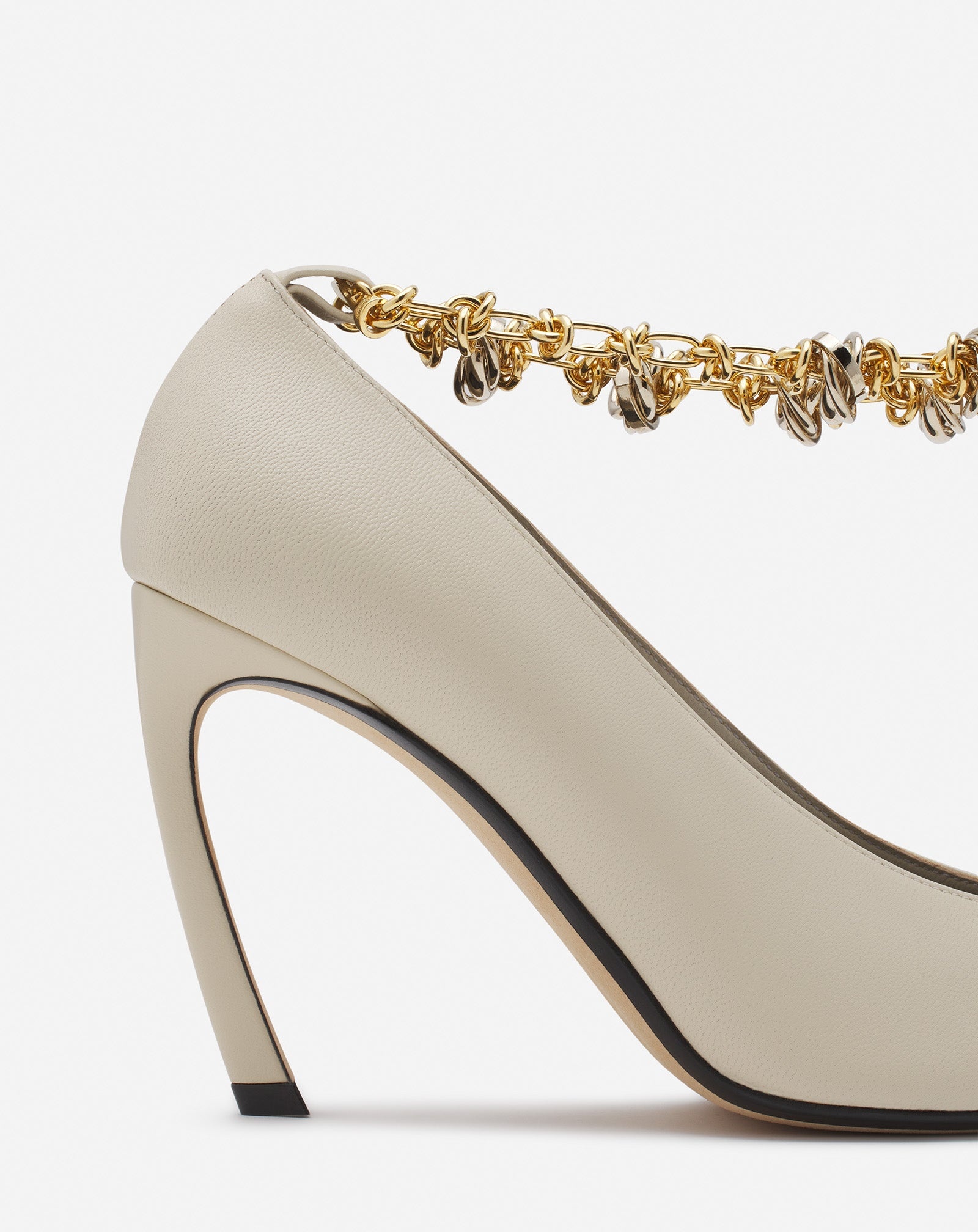 SWING LEATHER PUMPS WITH CHAIN - 4