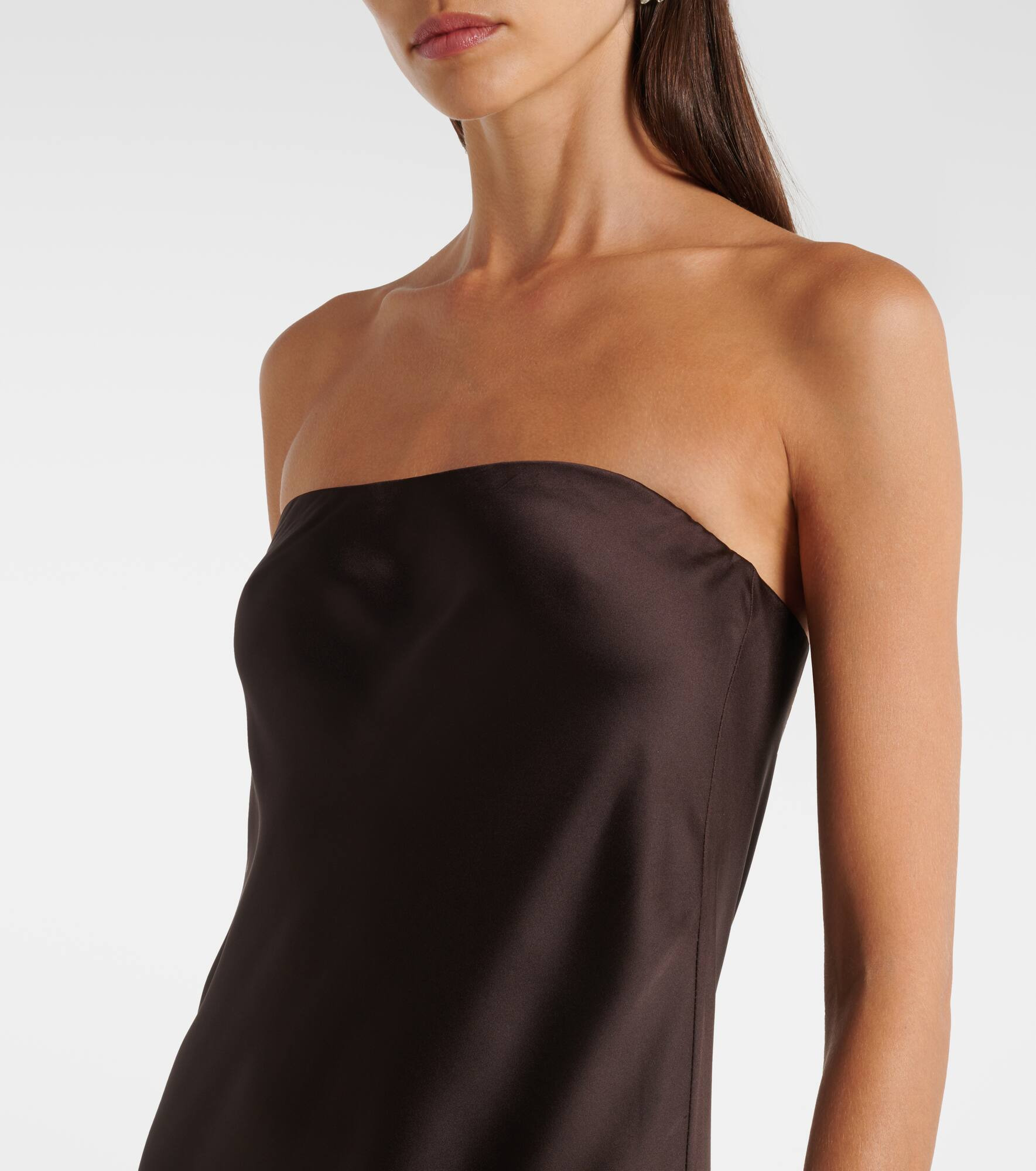 Crêpe satin gown - 4
