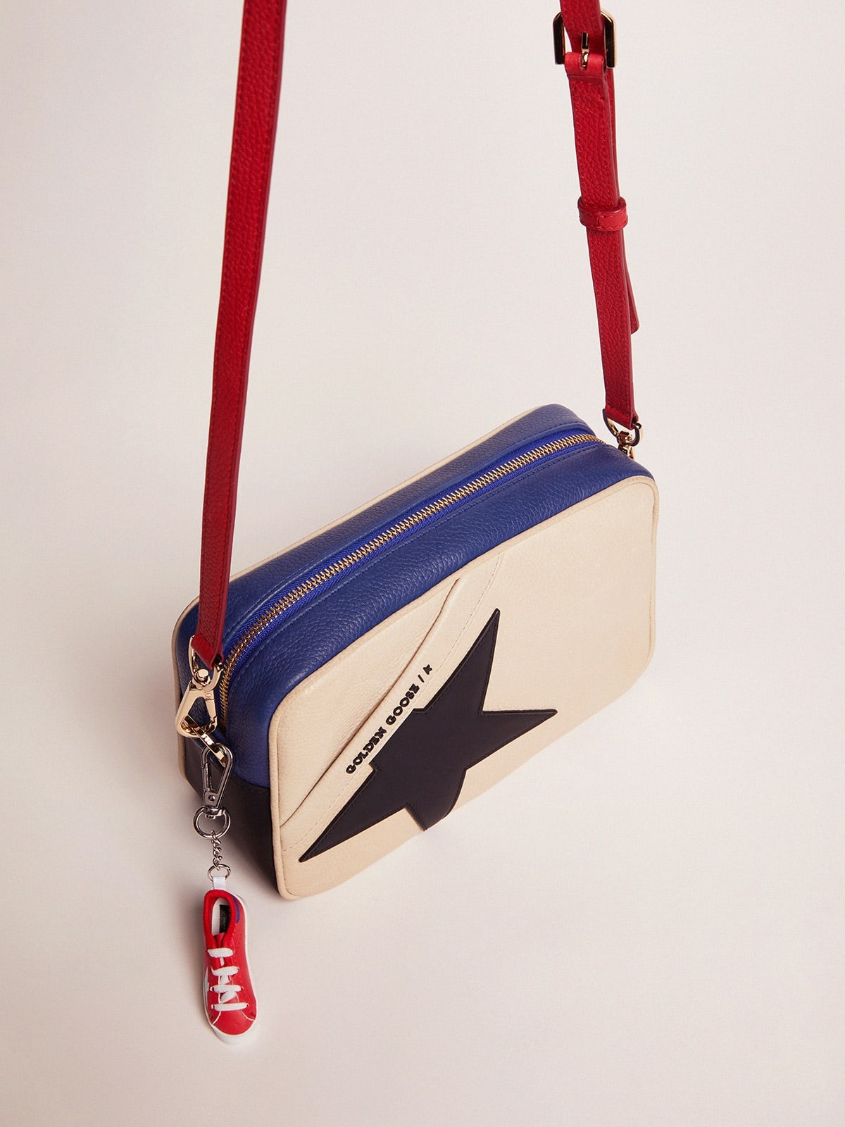 Star Bag made of pebbled leather with black star - 2