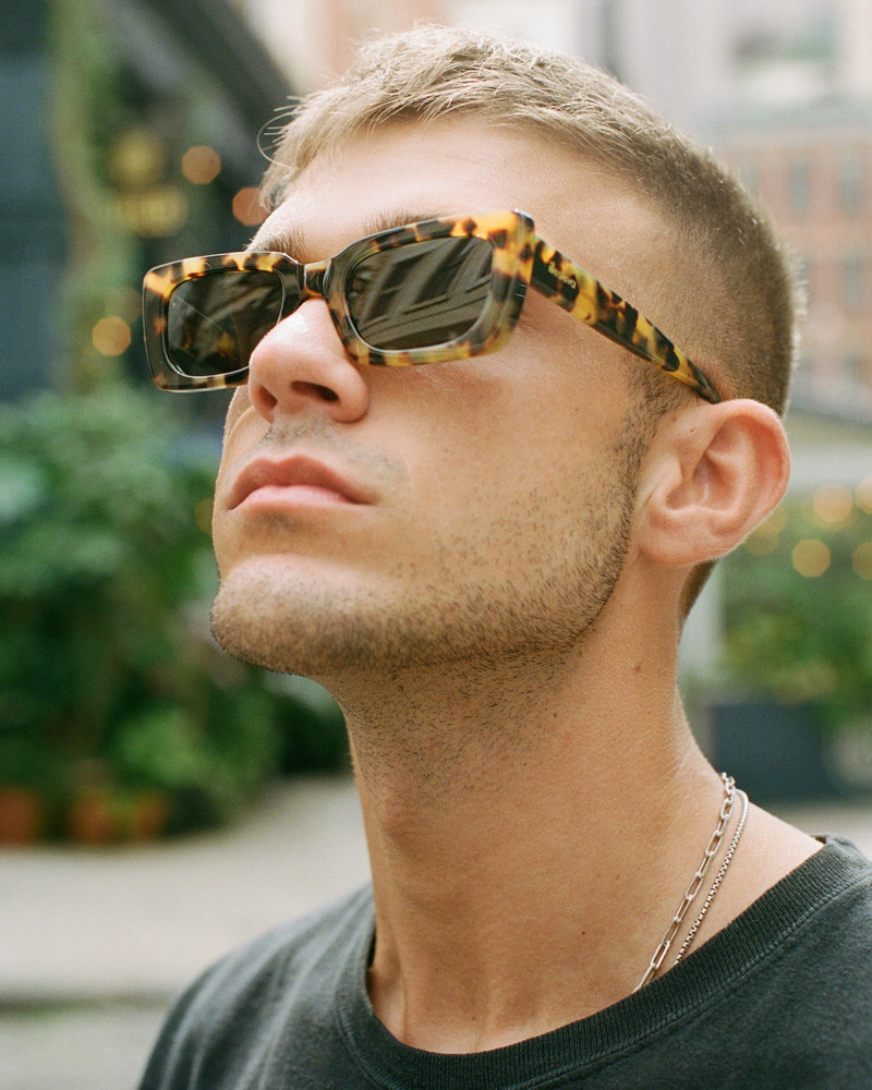 illesteva Wilson Sunglasses outlook