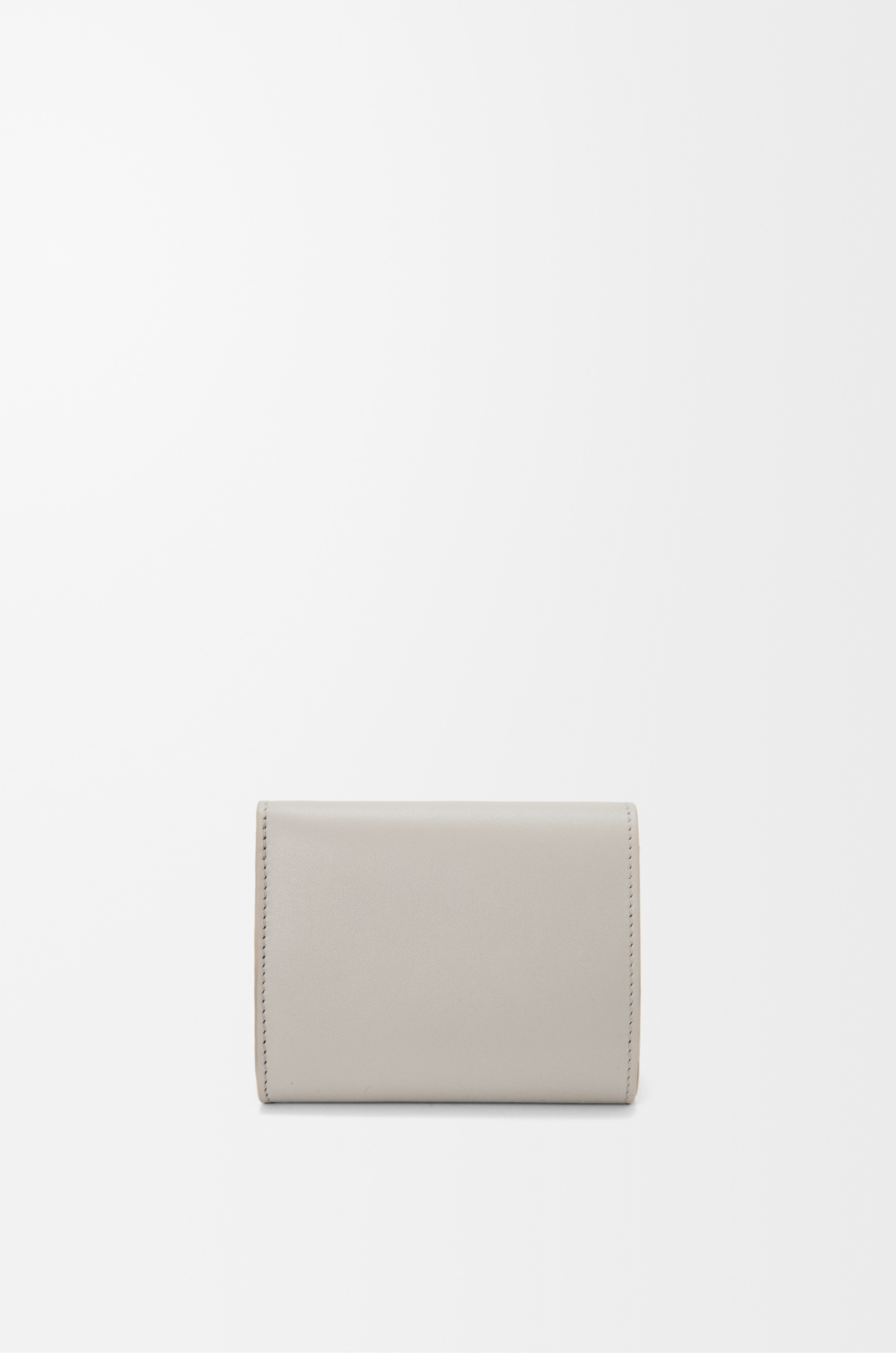 Pebble trifold wallet in shiny nappa calfskin - 5