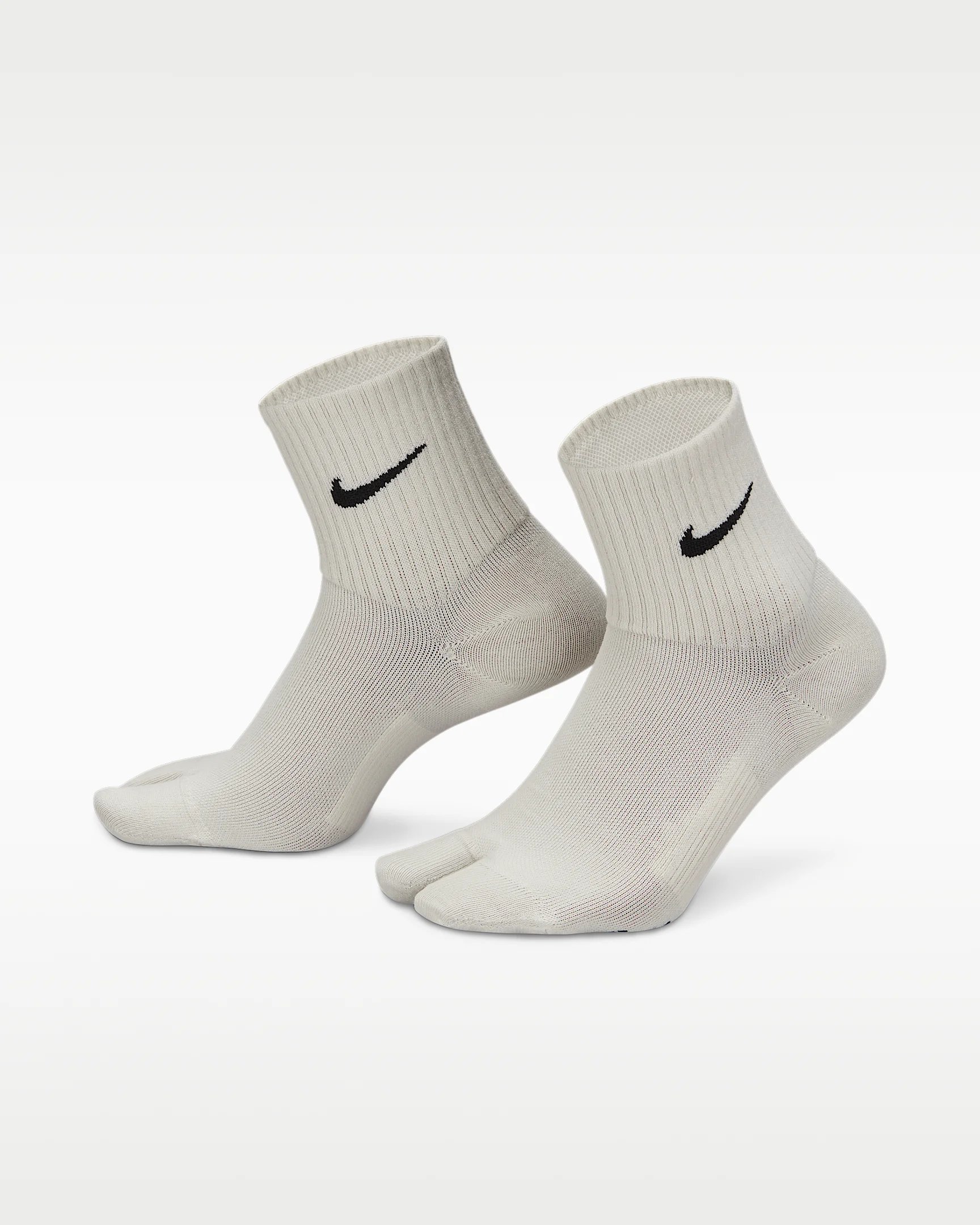 Nike Everyday Plus Lightweight Ankle Split-Toe Socks - 1