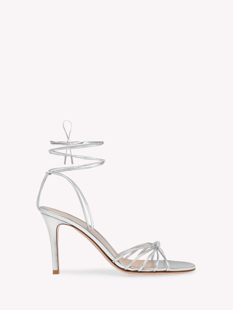 GWYNETH 85 1