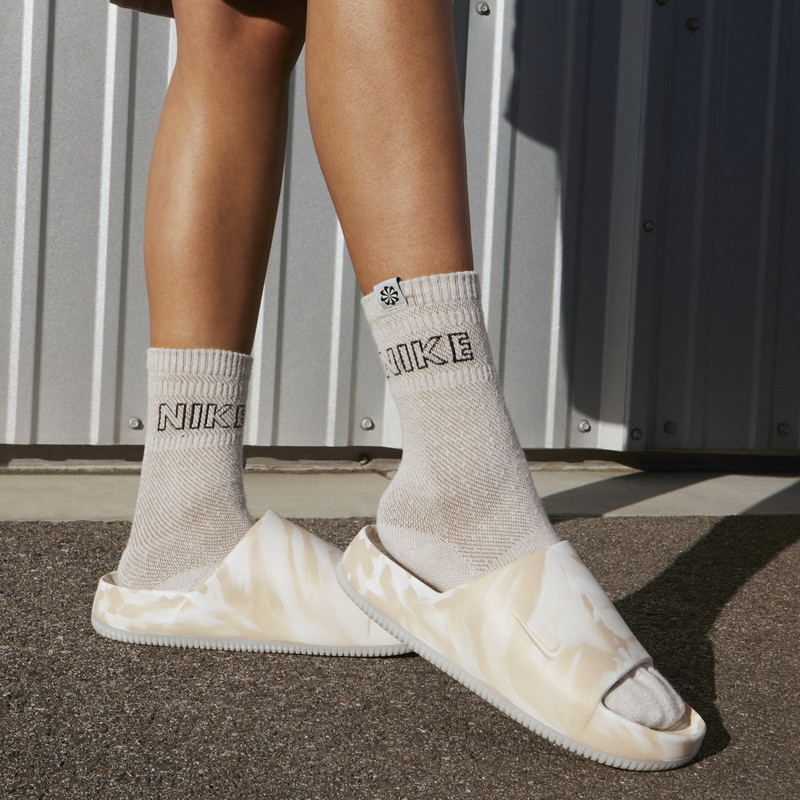 Nike Nike Women's Calm SE Slides outlook