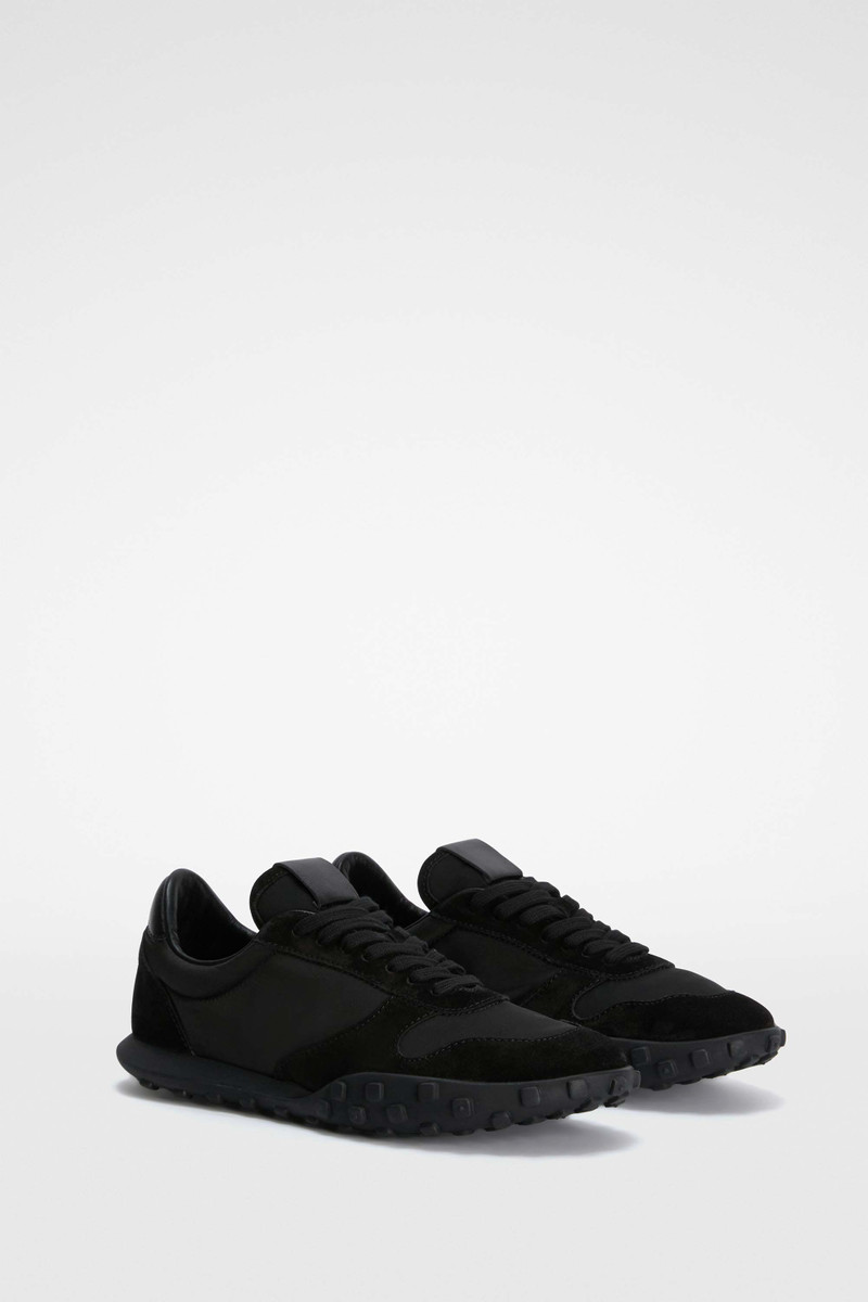 Low-Top Sneakers - 1