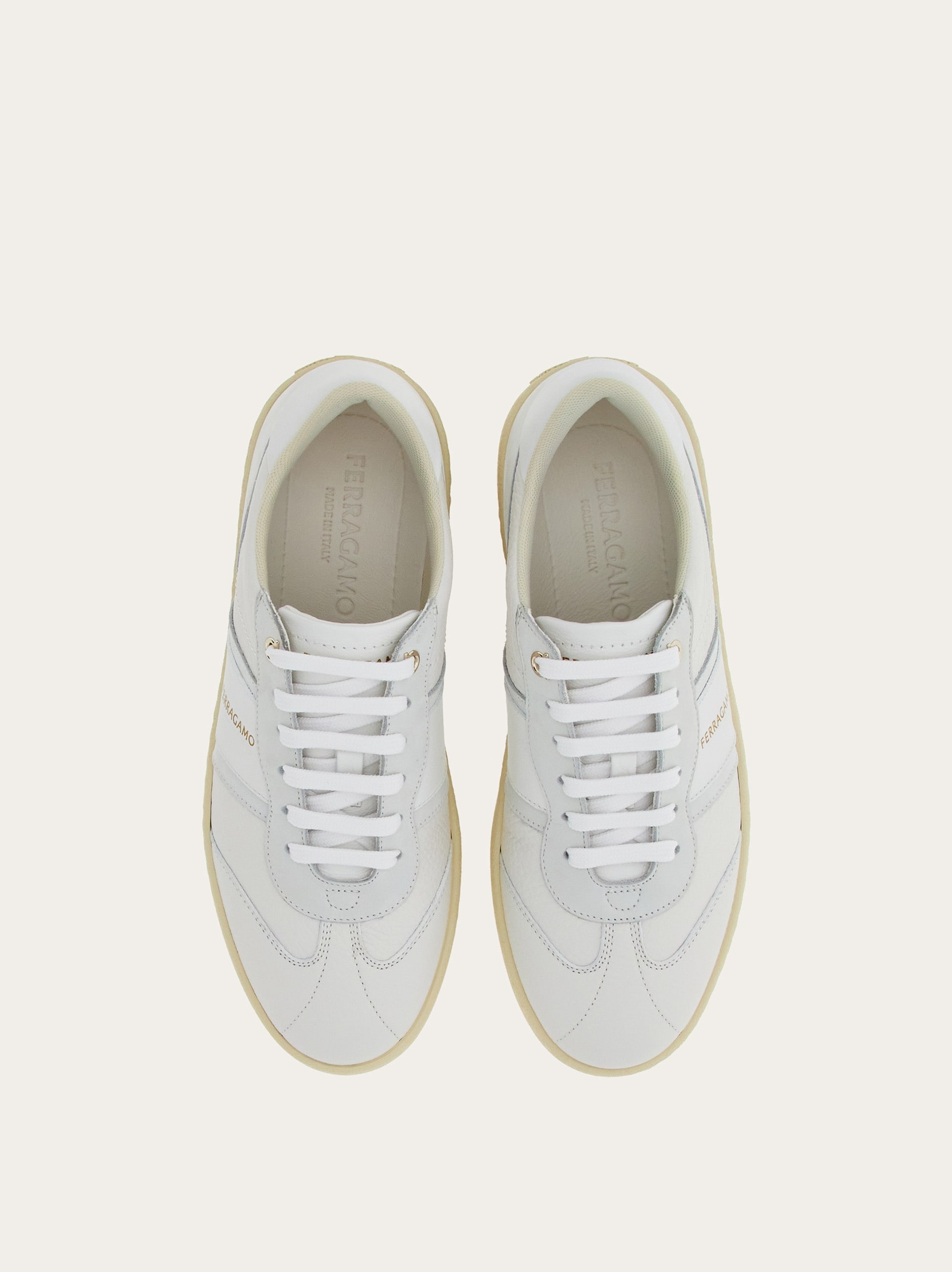 Low-top sneaker with logo - 2