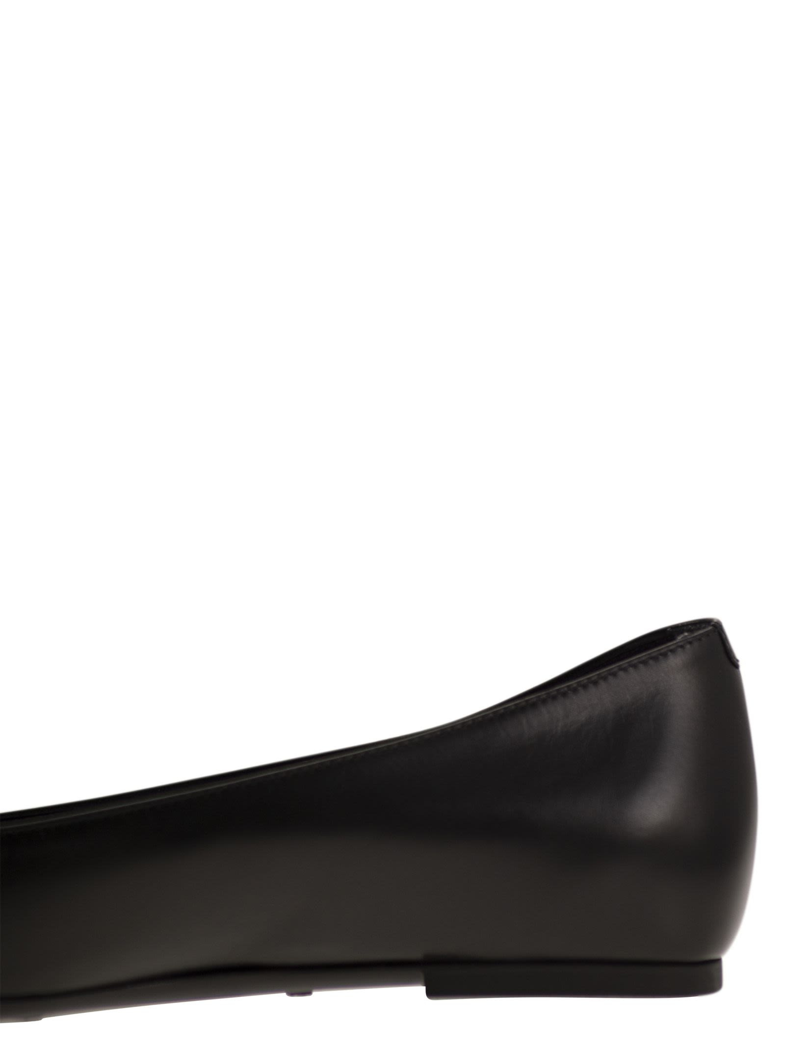 Tod's Women Leather Ballerina With Chain - 7
