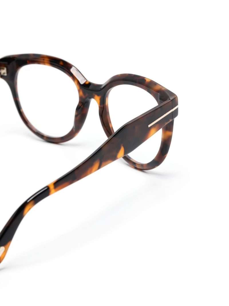 butterfly-frame glasses 3