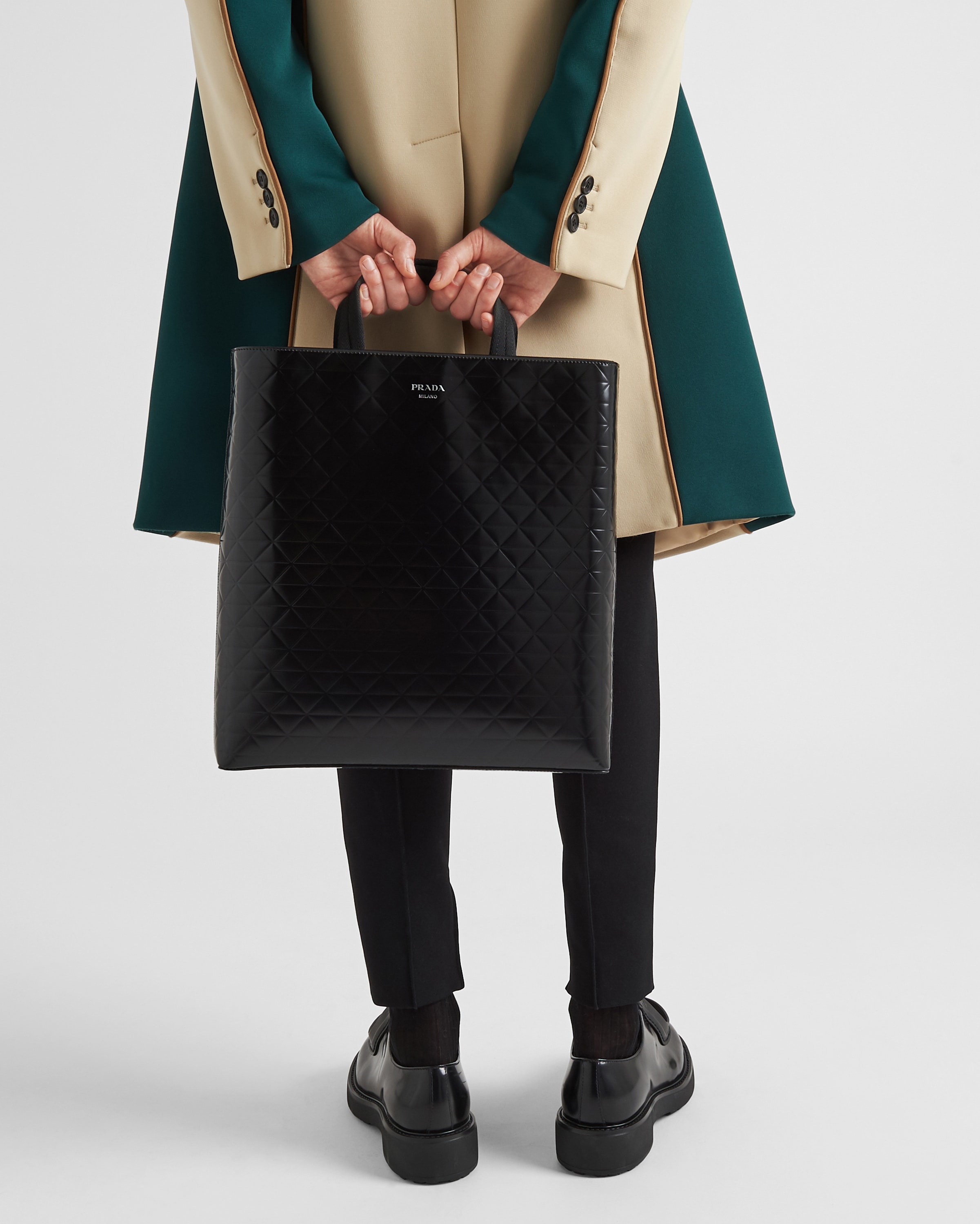Brushed leather tote bag with water bottle - 8