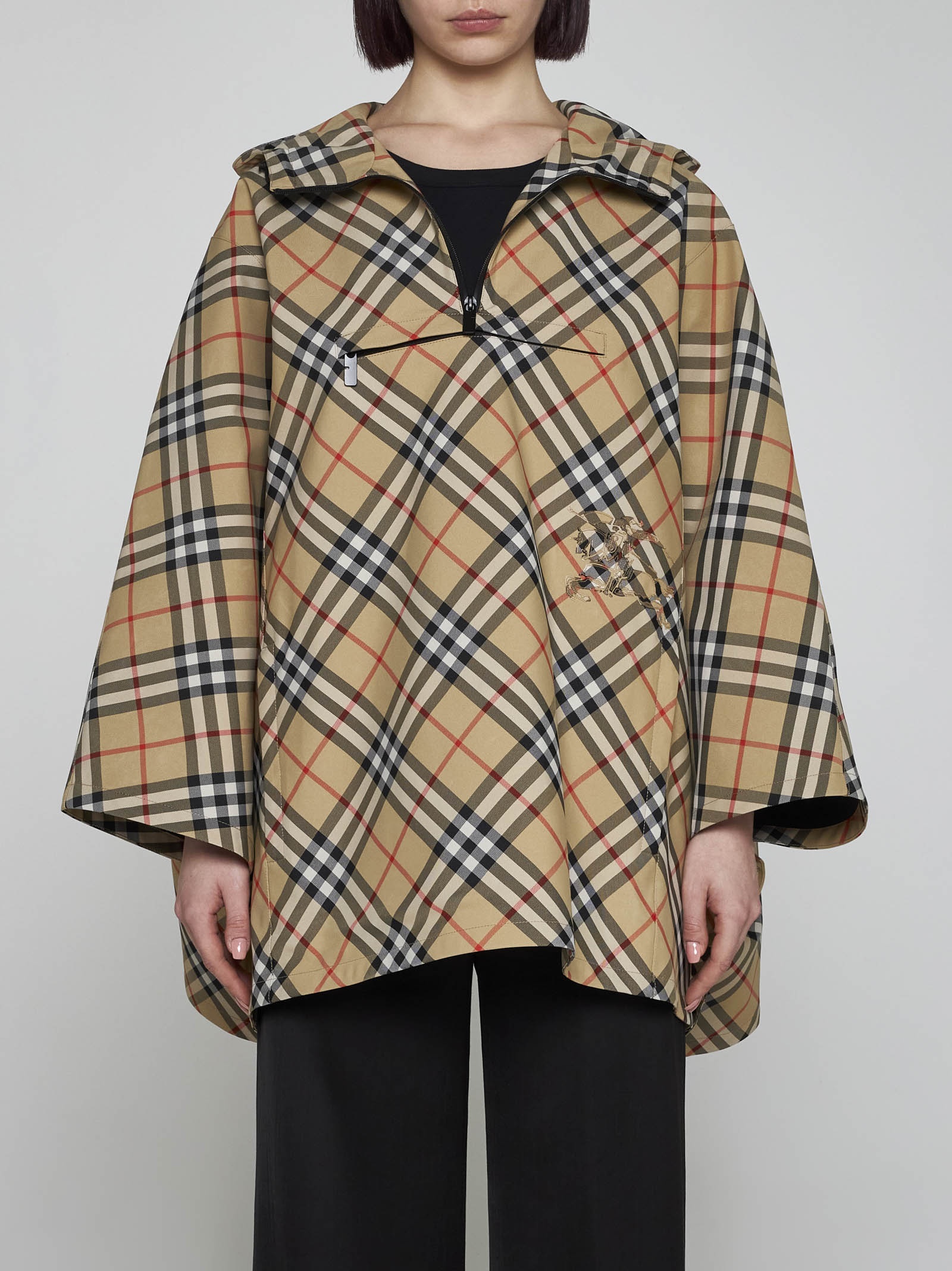 Burberry Check nylon poncho | danielloboutique | REVERSIBLE