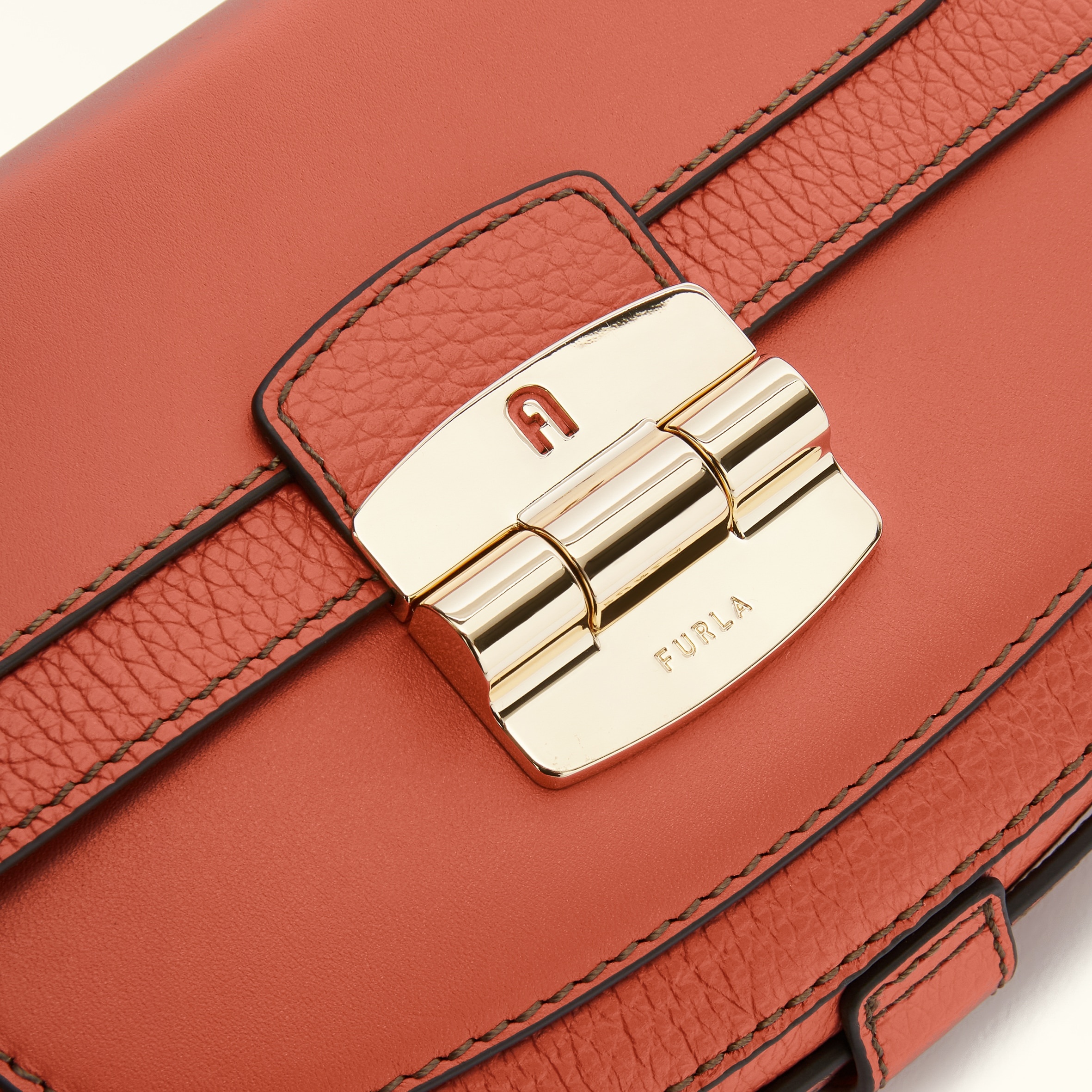 Furla Club 2 - 4