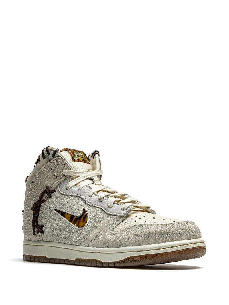 Nike x Bodega Dunk High "Friends and Family" sneakers outlook