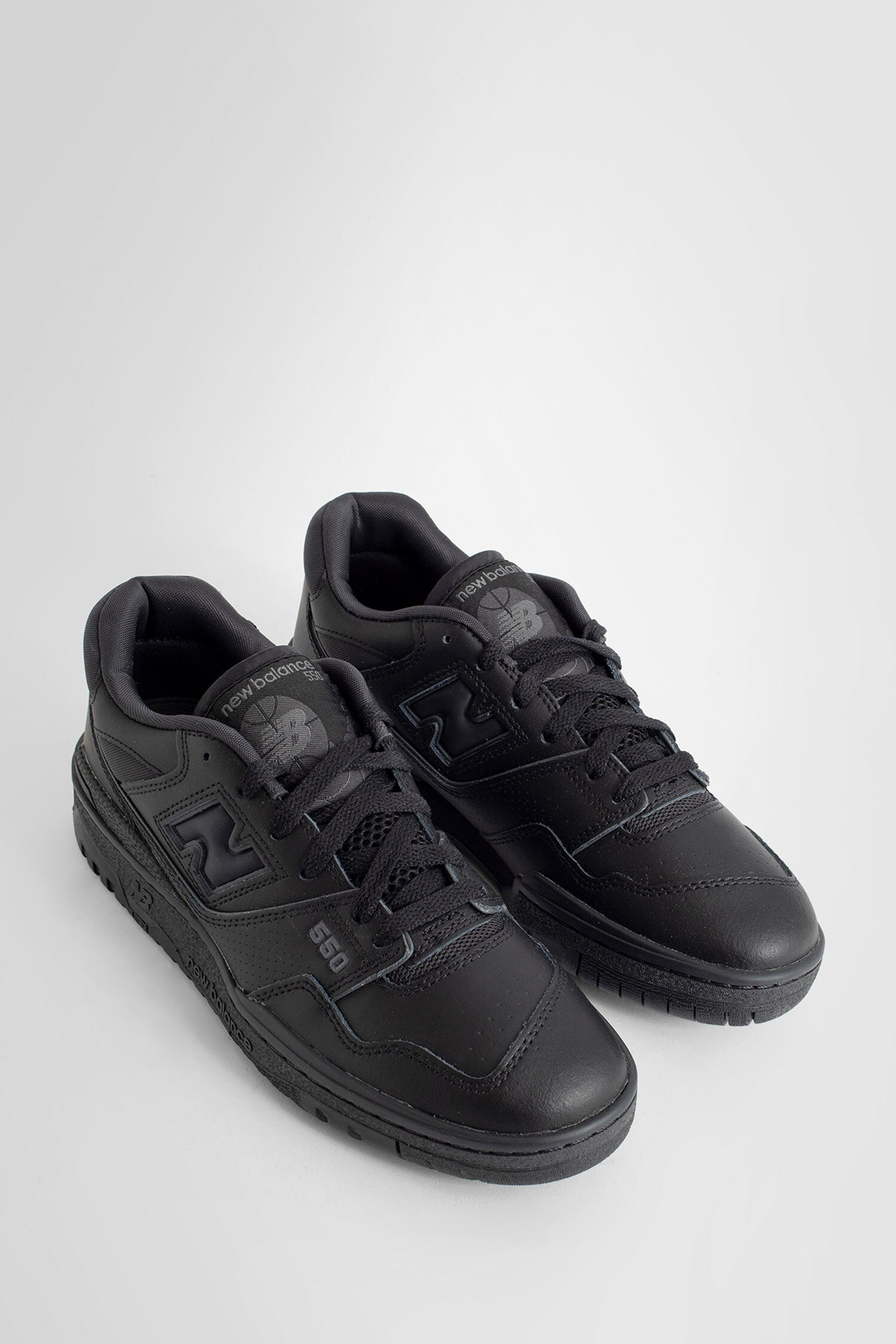 NEW BALANCE UNISEX BLACK SNEAKERS - 6