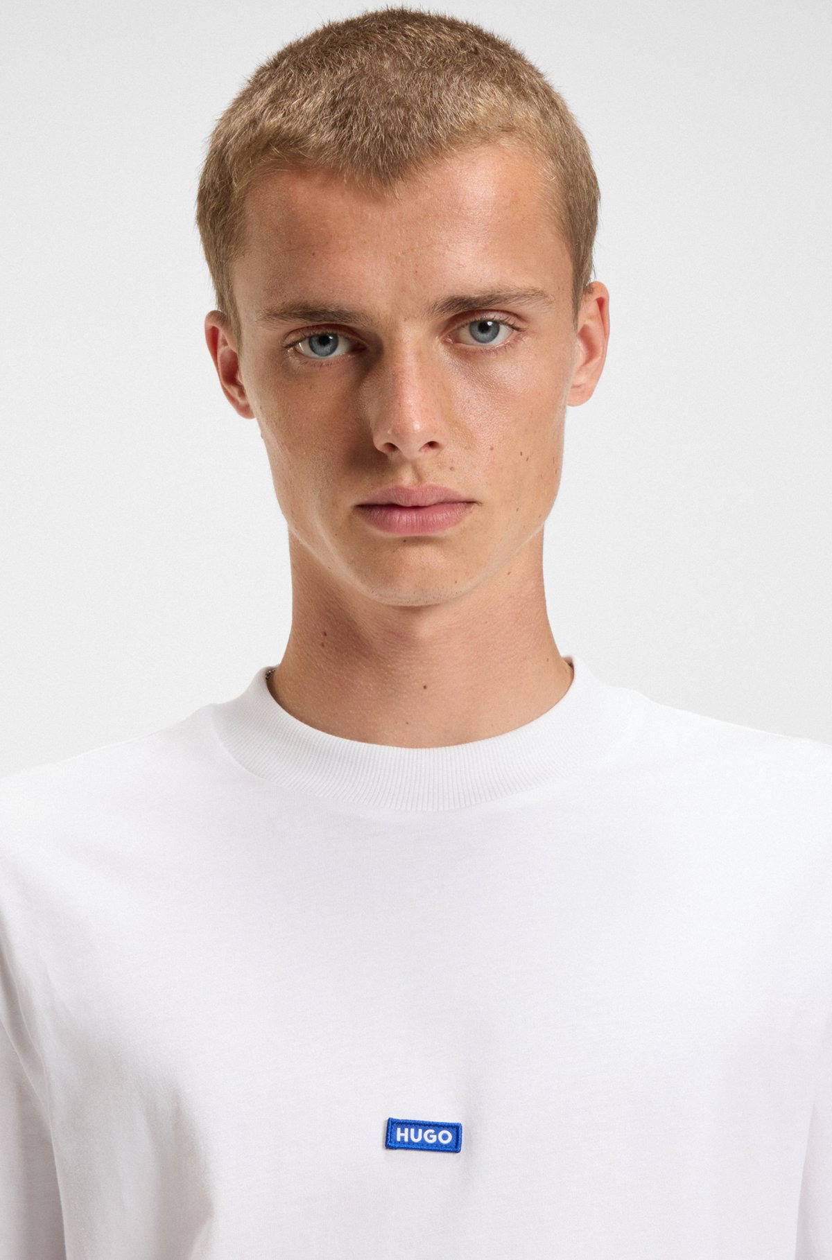 COTTON-JERSEY T-SHIRT WITH BLUE LOGO PATCH - 3