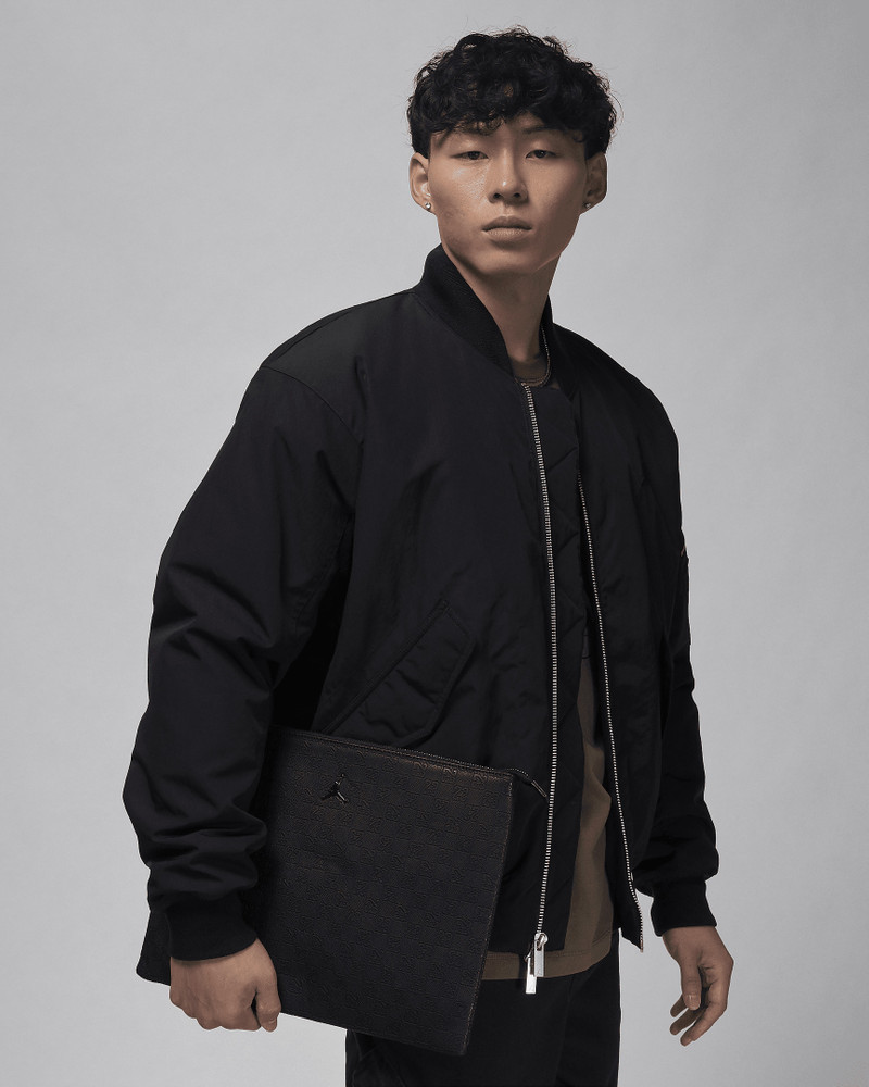 Jordan Monogram Pouch (1 L) 1