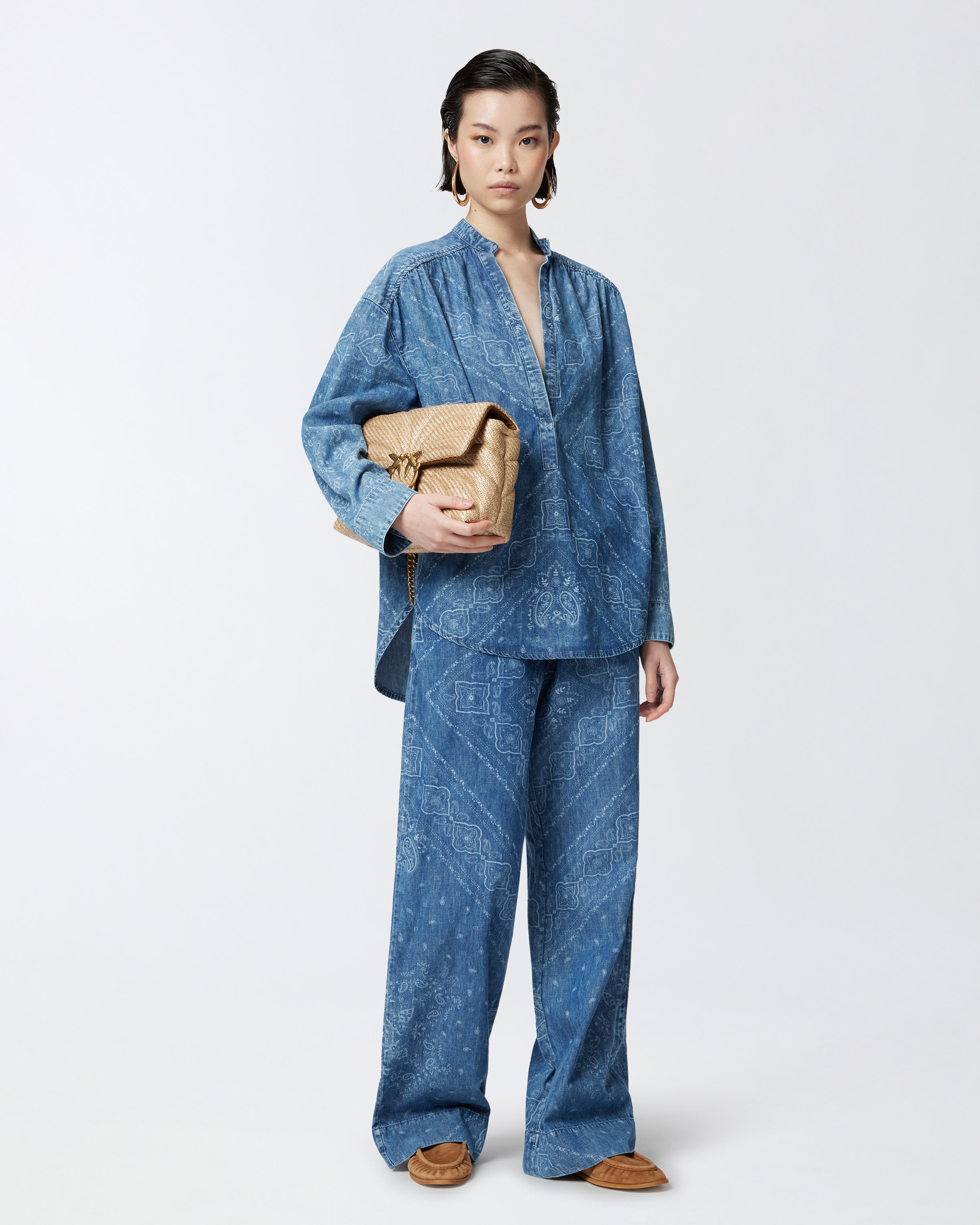 LOOSE TROUSERS IN LIGHT DENIM BANDANA PRINT - 2