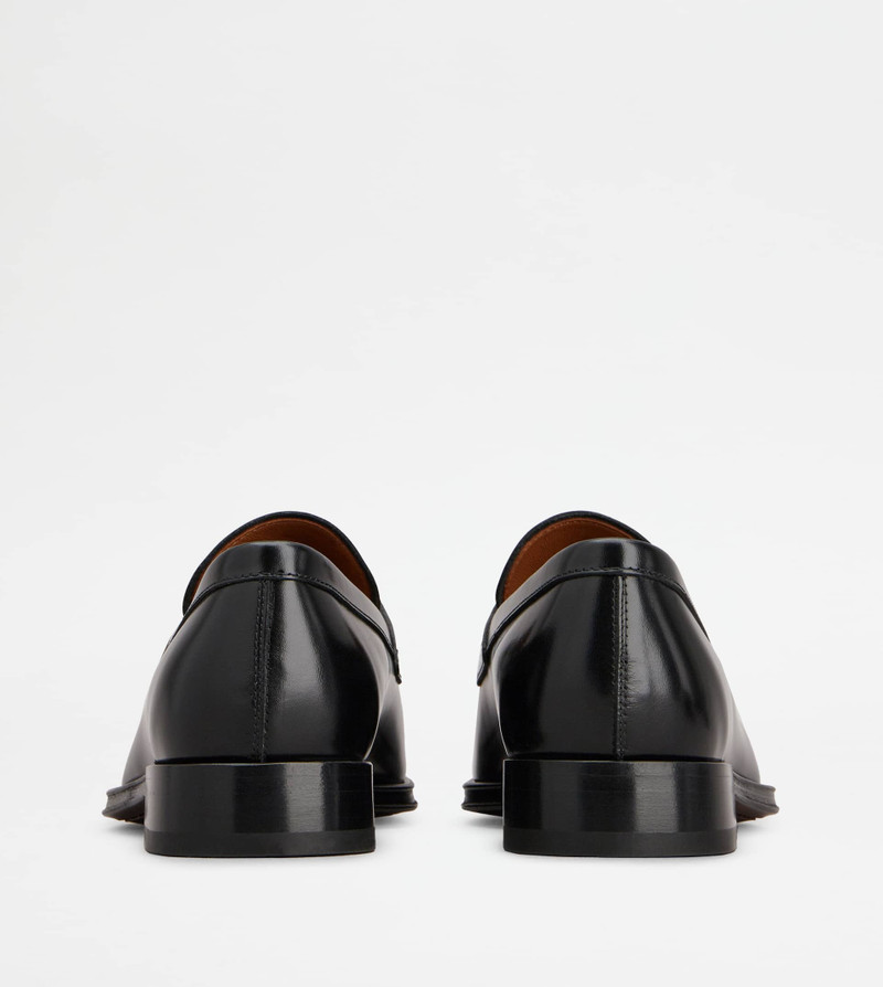Tod's LOAFERS IN LEATHER - BLACK outlook