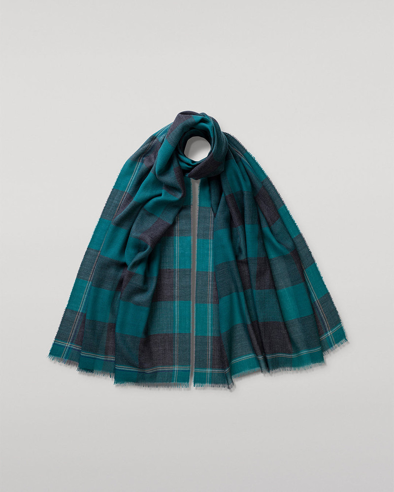 Carnbee Large Gingham Green Cashmere Scarf 1