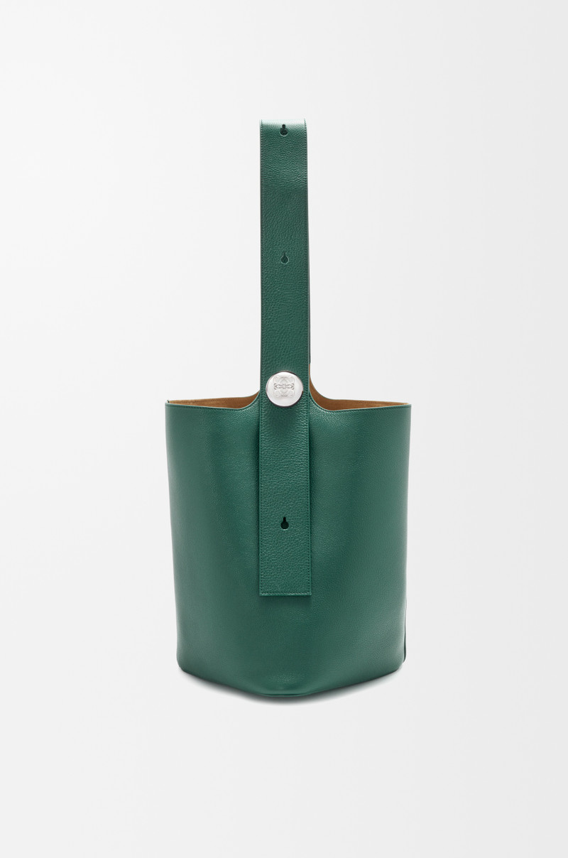 Loewe Large Pebble bucket in supple grained calfskin outlook