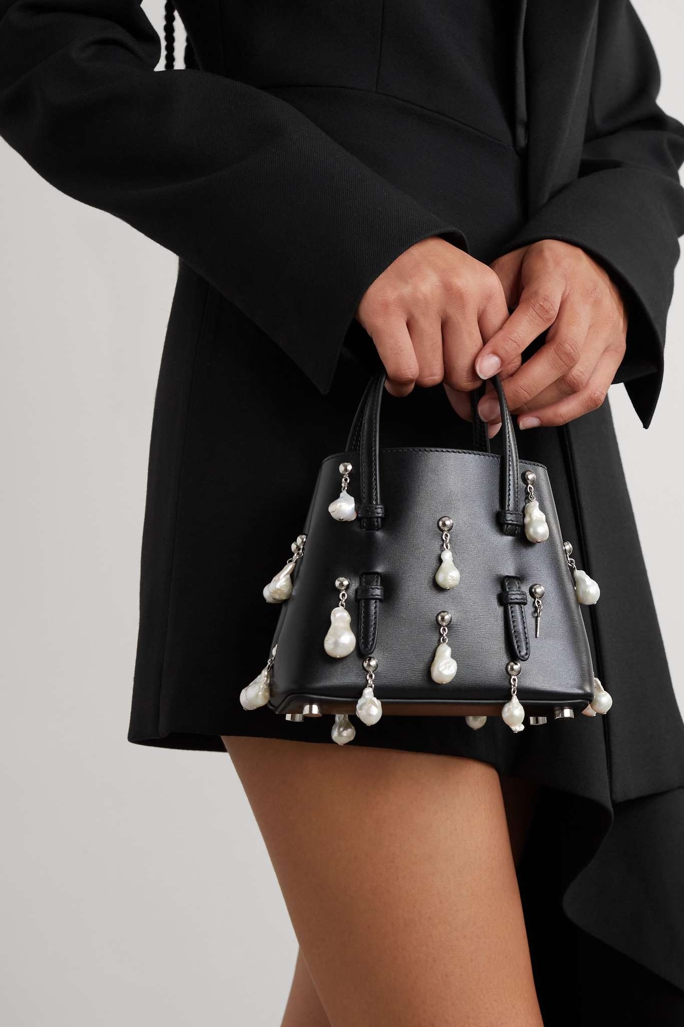 【ALAIA】 Rose pearl-embellished leather bucket bag バッグ Alaïa Rose Marie pearl-embellished leather bucket bag