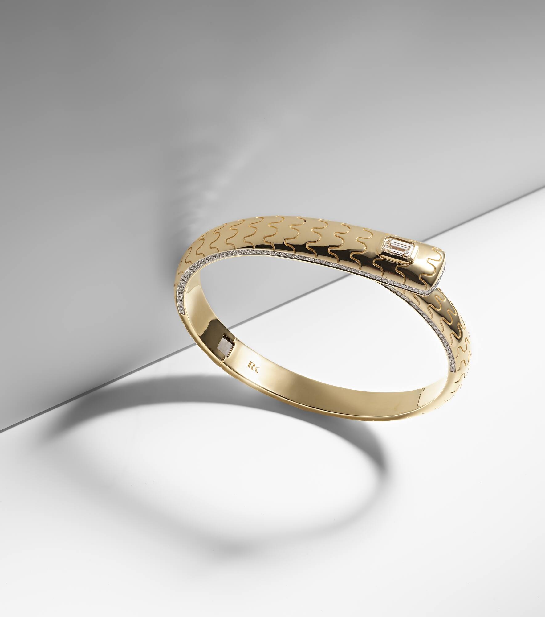 Prestige 18kt gold bangle with diamonds - 5